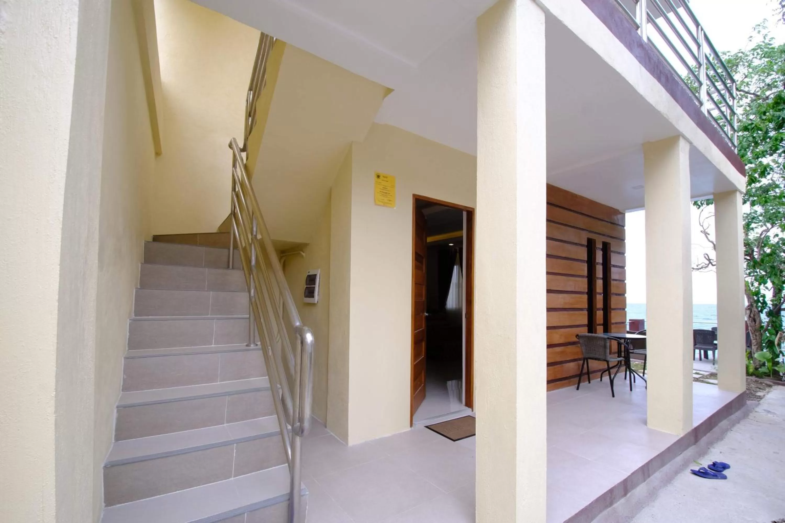 Facade/entrance in Melronz inn