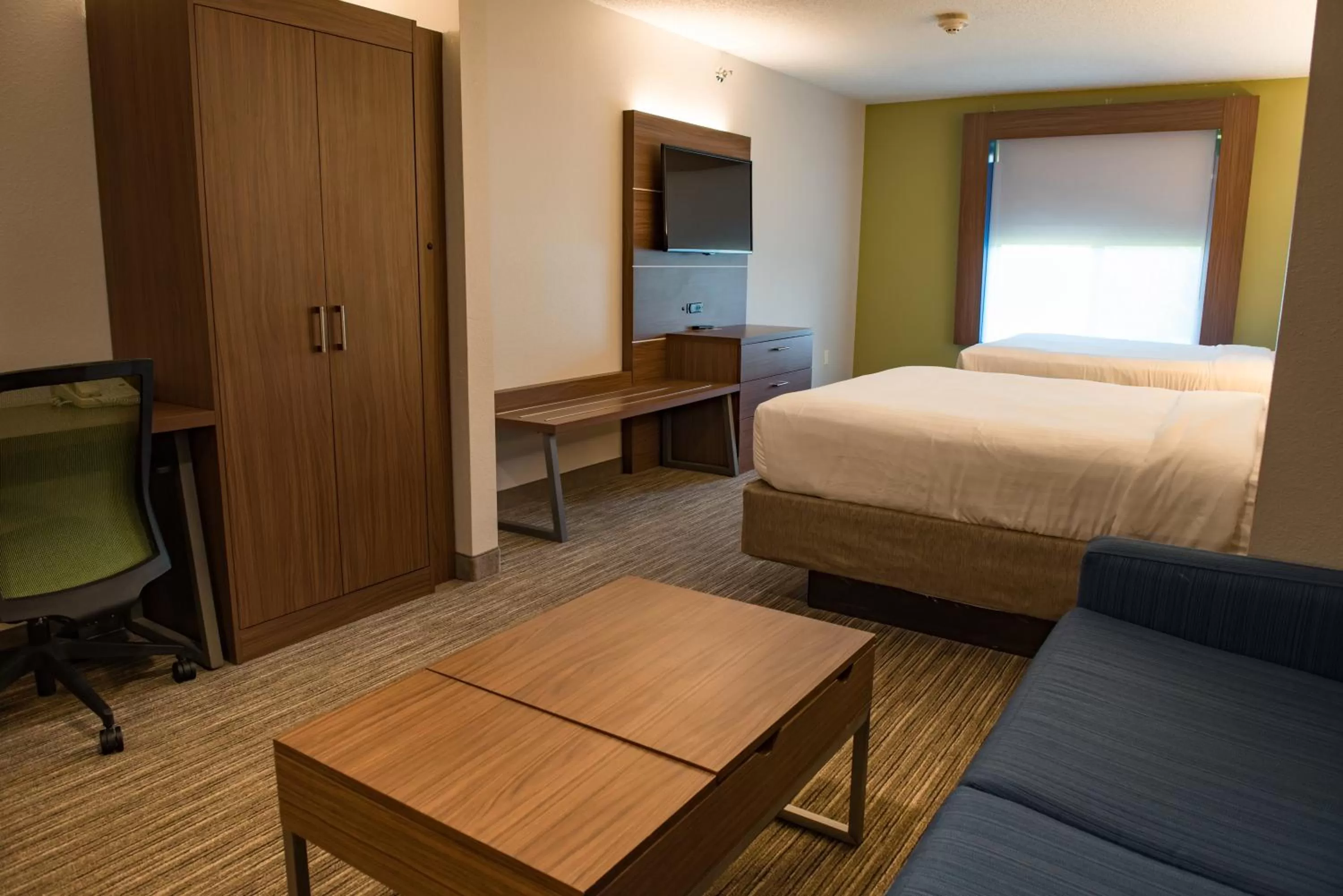 Bedroom, Bed in Holiday Inn Express Hotel & Suites Elkhart-South by IHG