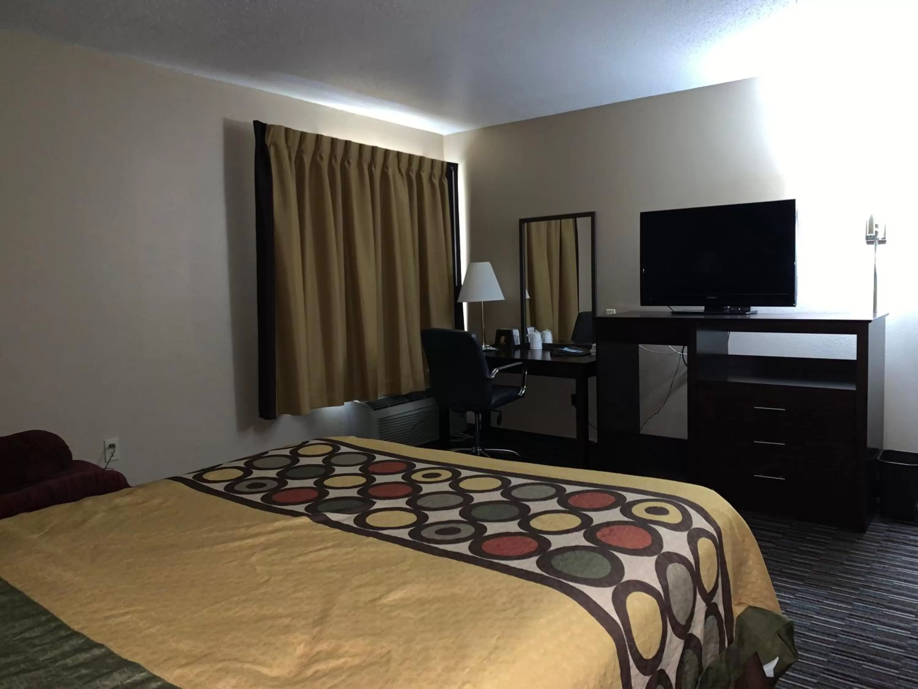 Bed in Super 8 by Wyndham Germantown/Milwaukee