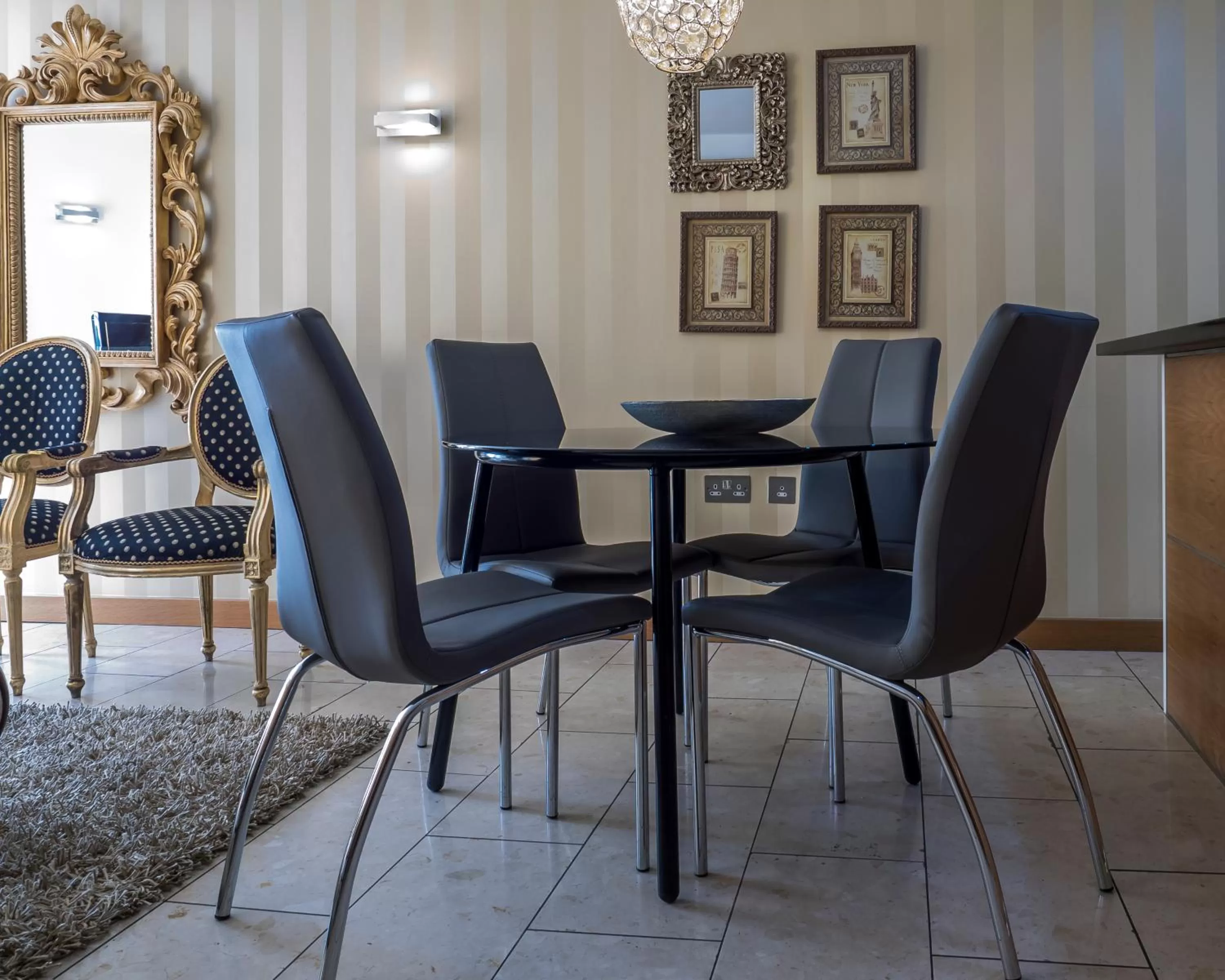 Dining area in Posh Pads - Liverpool 1 - Apart-Hotel