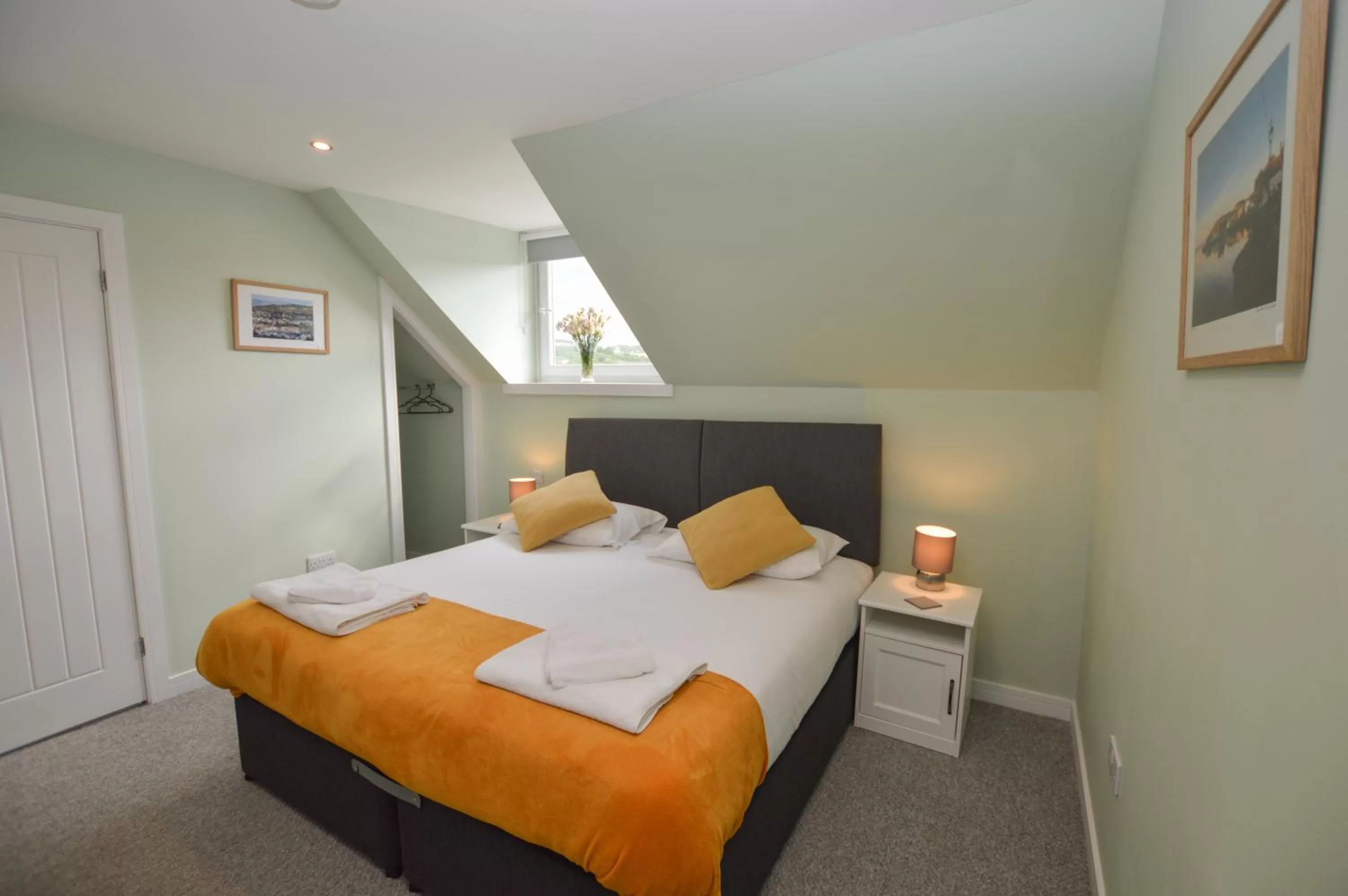 Bedroom, Bed in Fairhaven, Oban Town Centre