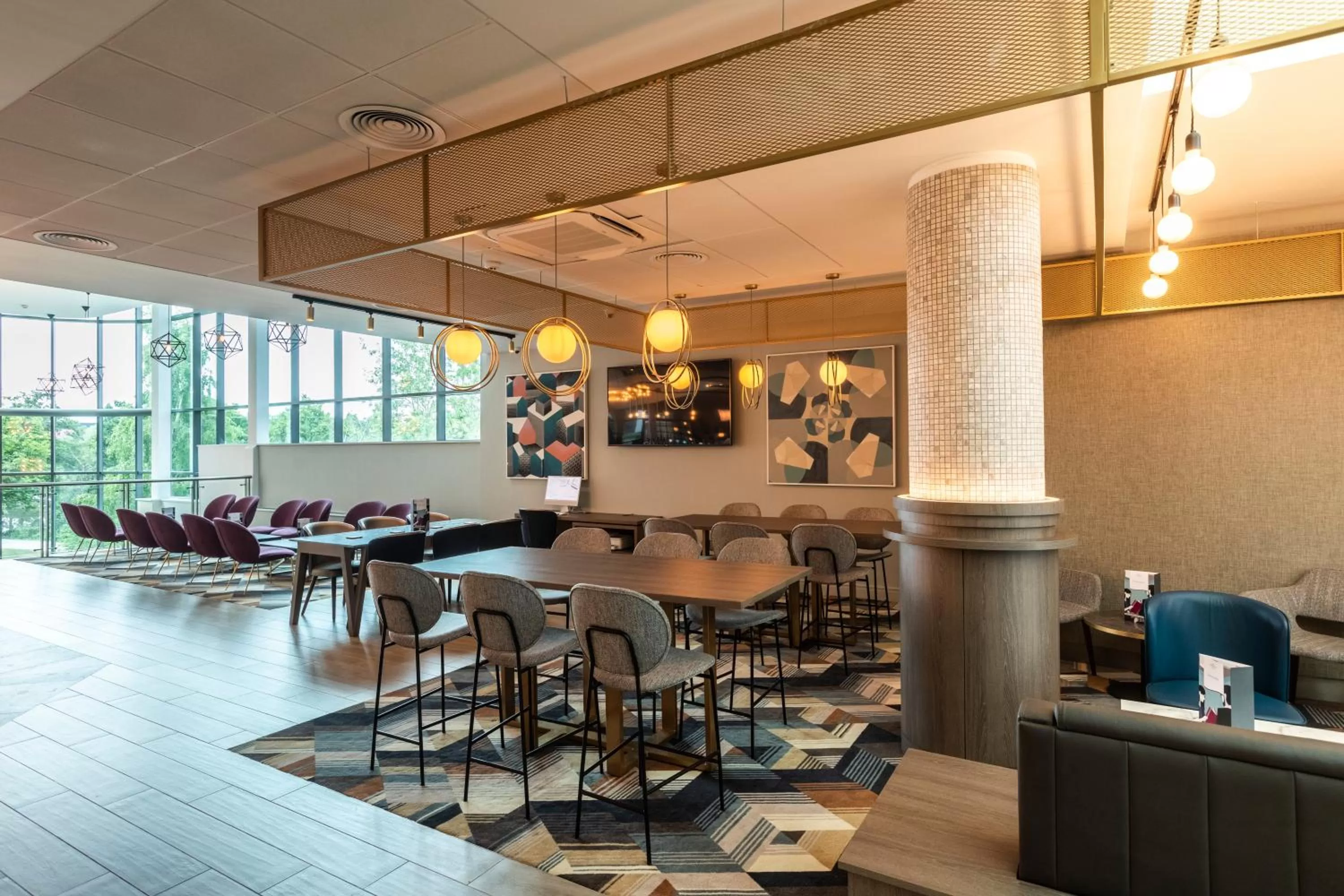 Lounge or bar in Crowne Plaza Birmingham NEC by IHG