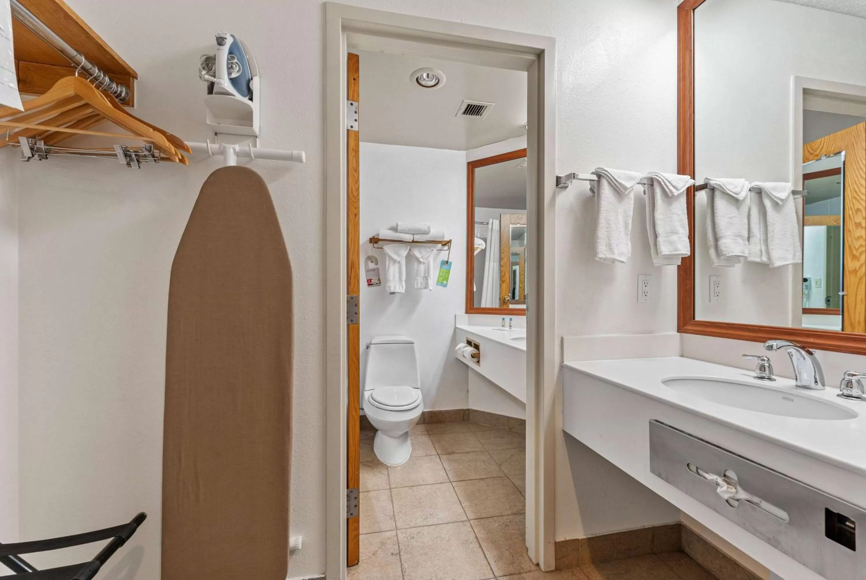 TV and multimedia in Ramada by Wyndham Cedar City