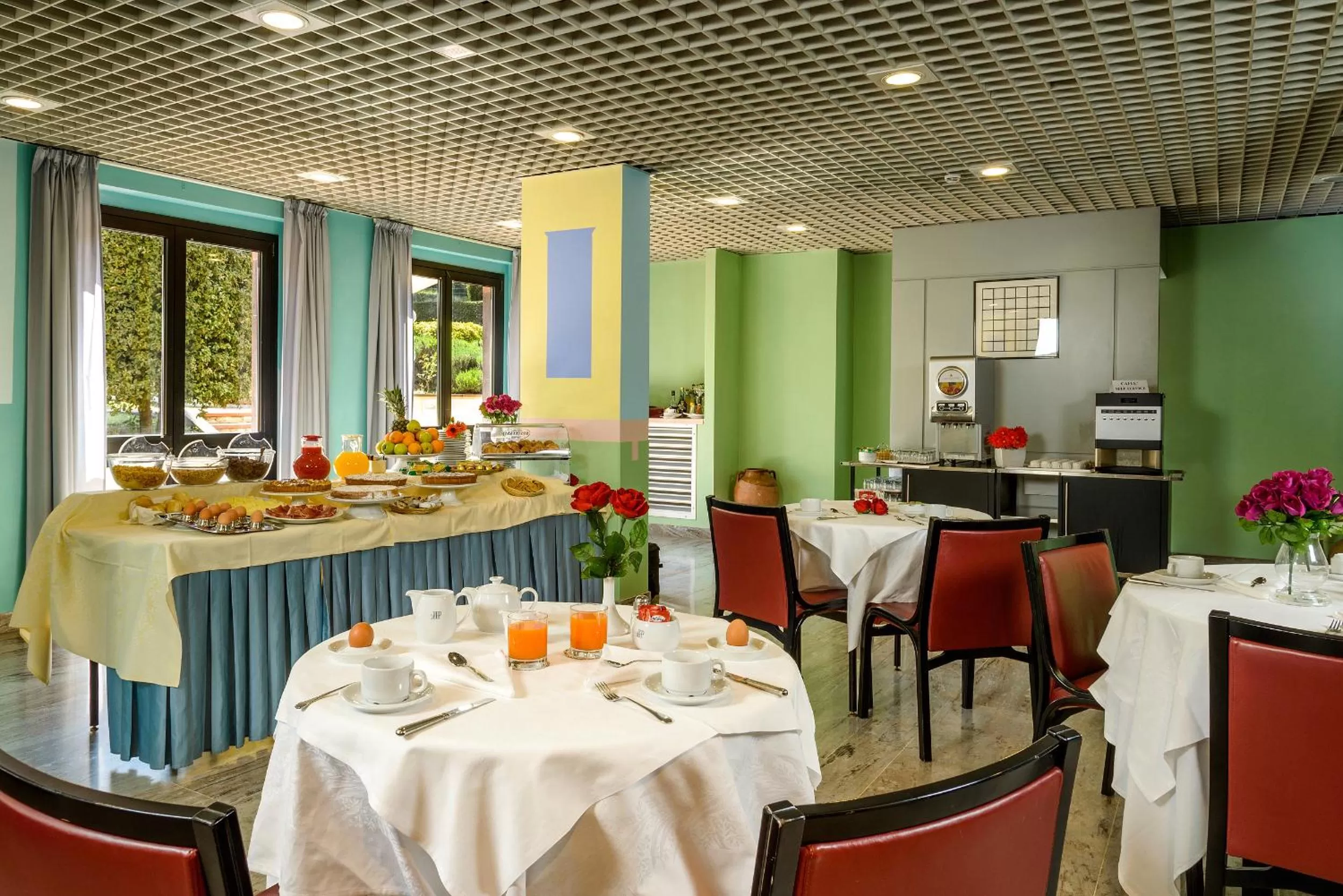 Restaurant/places to eat in Albornoz Palace Hotel