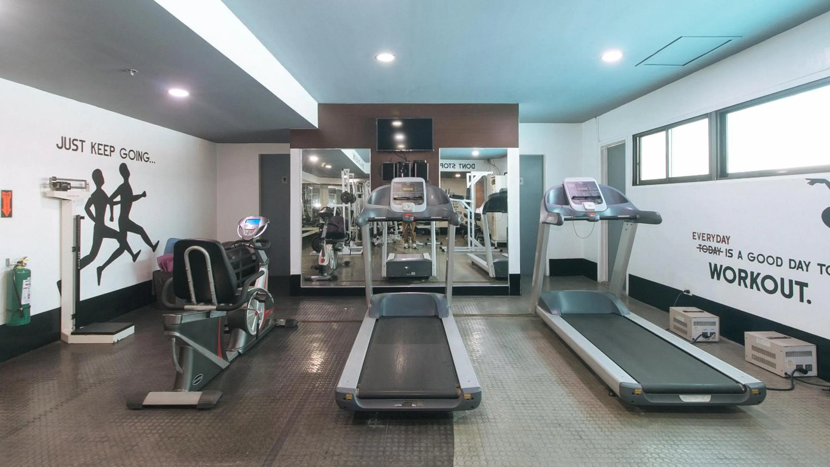 Fitness centre/facilities in RedDoorz Premium at The Residences Olympia Makati