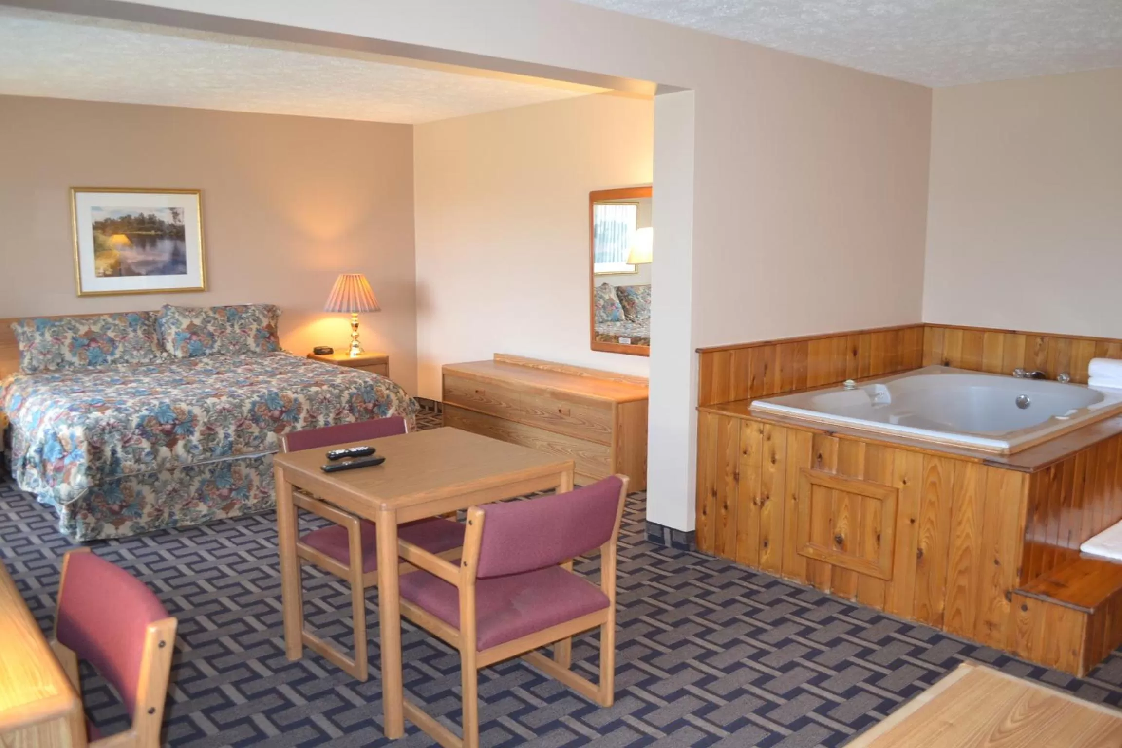 Photo of the whole room, Bed in Sky Lodge Inn & Suites - Delavan