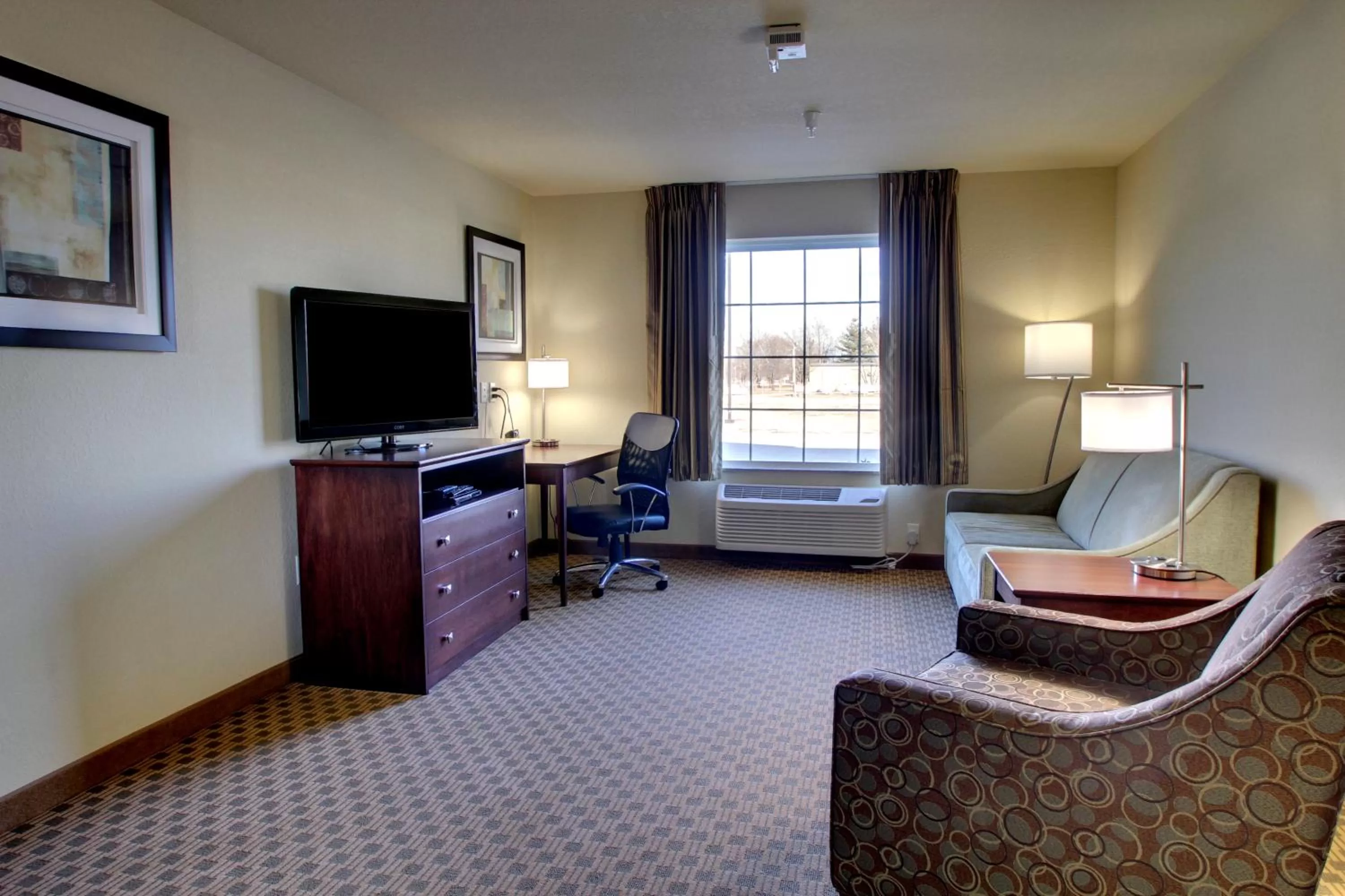 TV and multimedia, Bed in Cobblestone Hotel & Suites - Newton