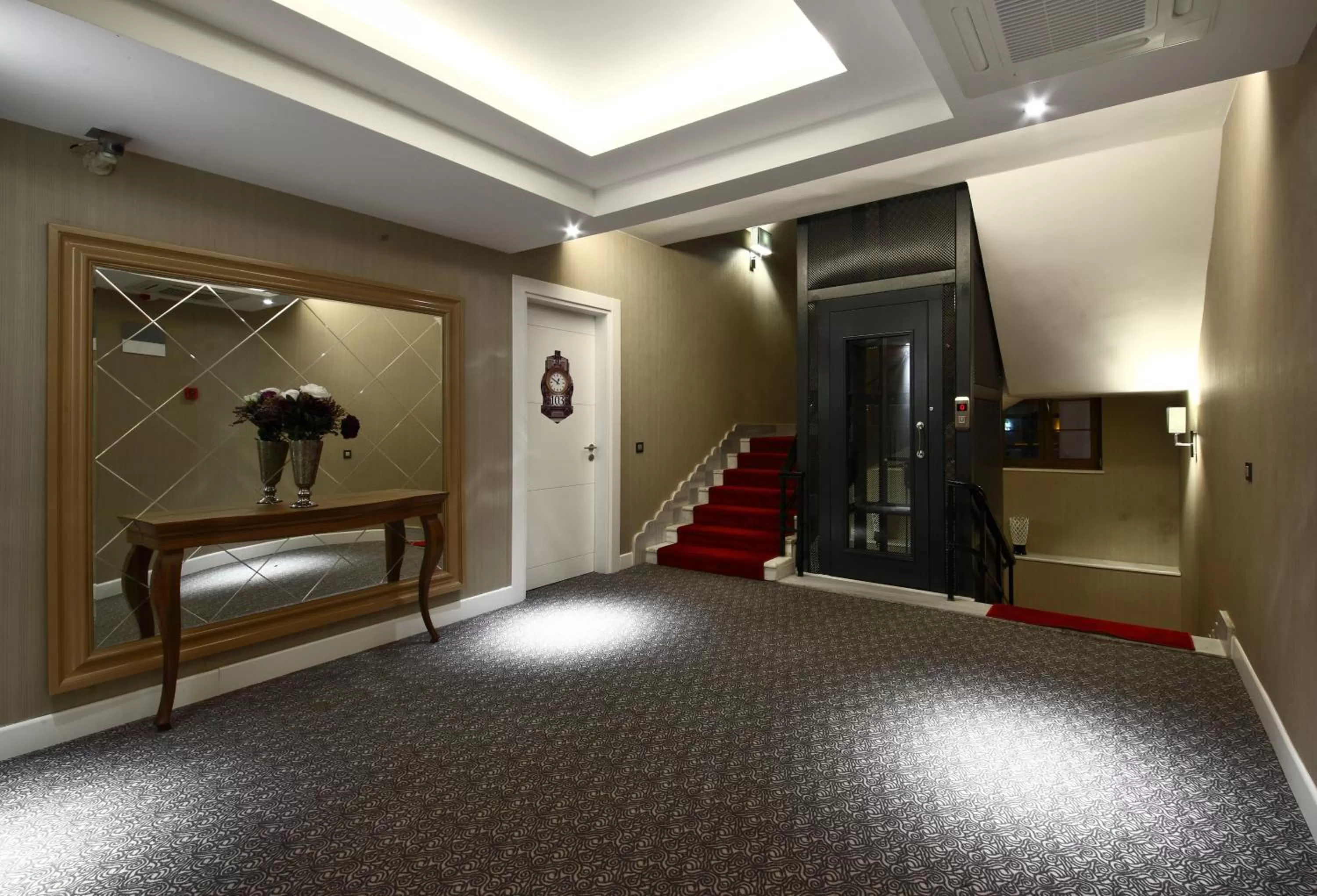 Night in Montania Special Class Hotel