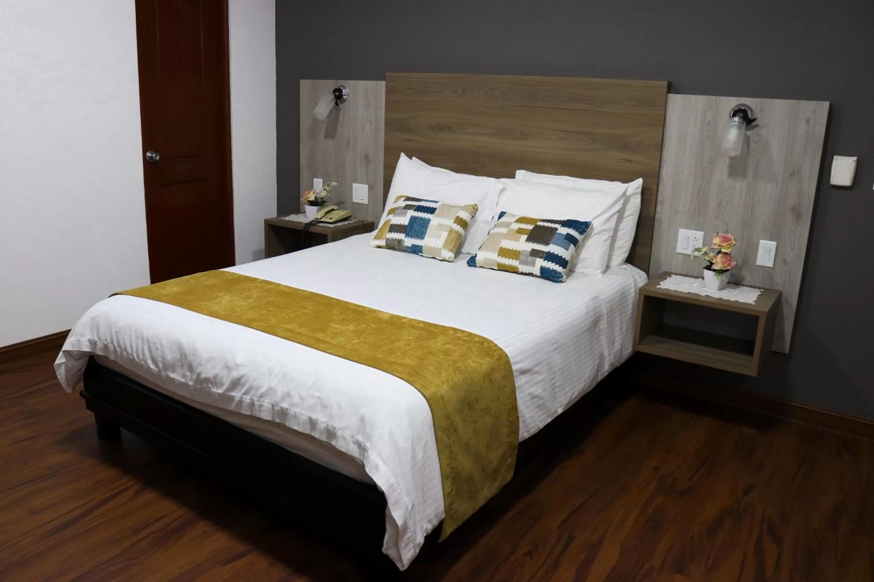 Bed in Hotel Puerta del Sol