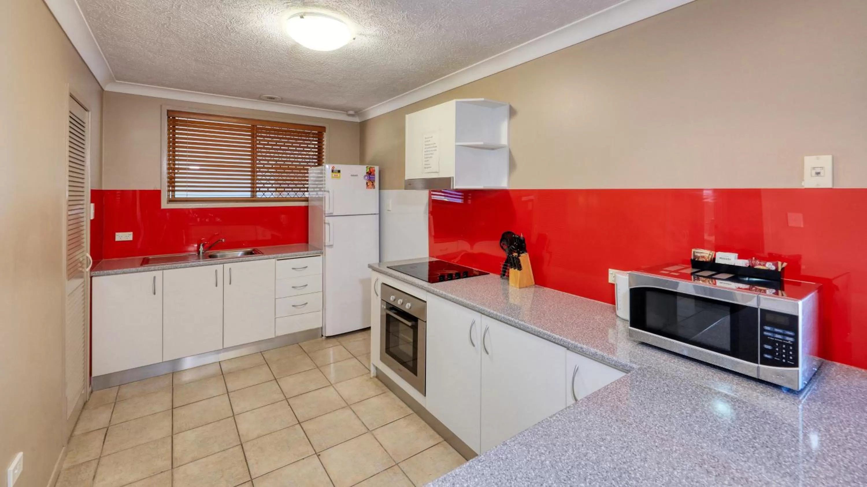 Kitchen or kitchenette in James Street Motor Inn