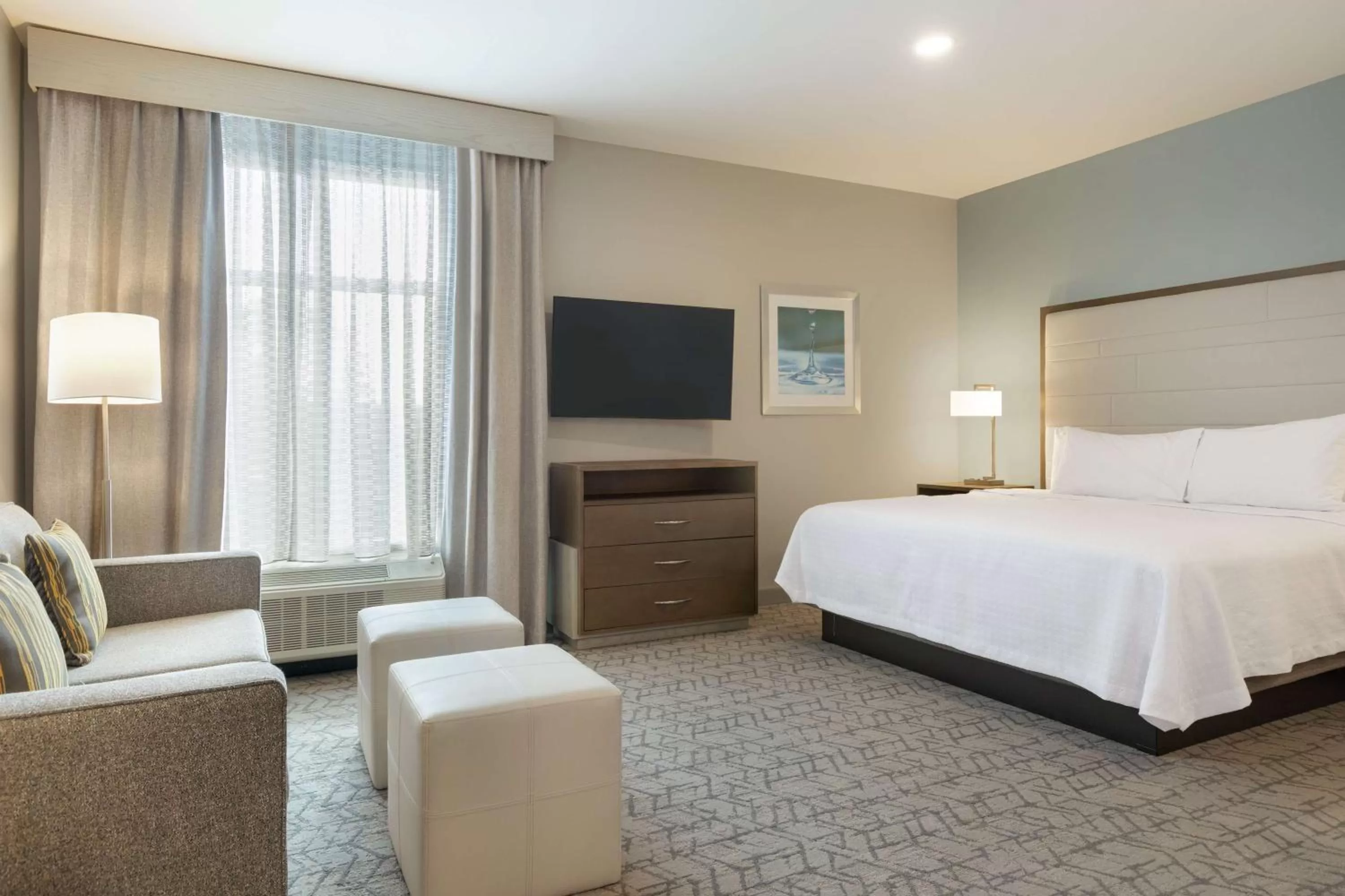 Living room, Bed in Homewood Suites By Hilton Mcdonough