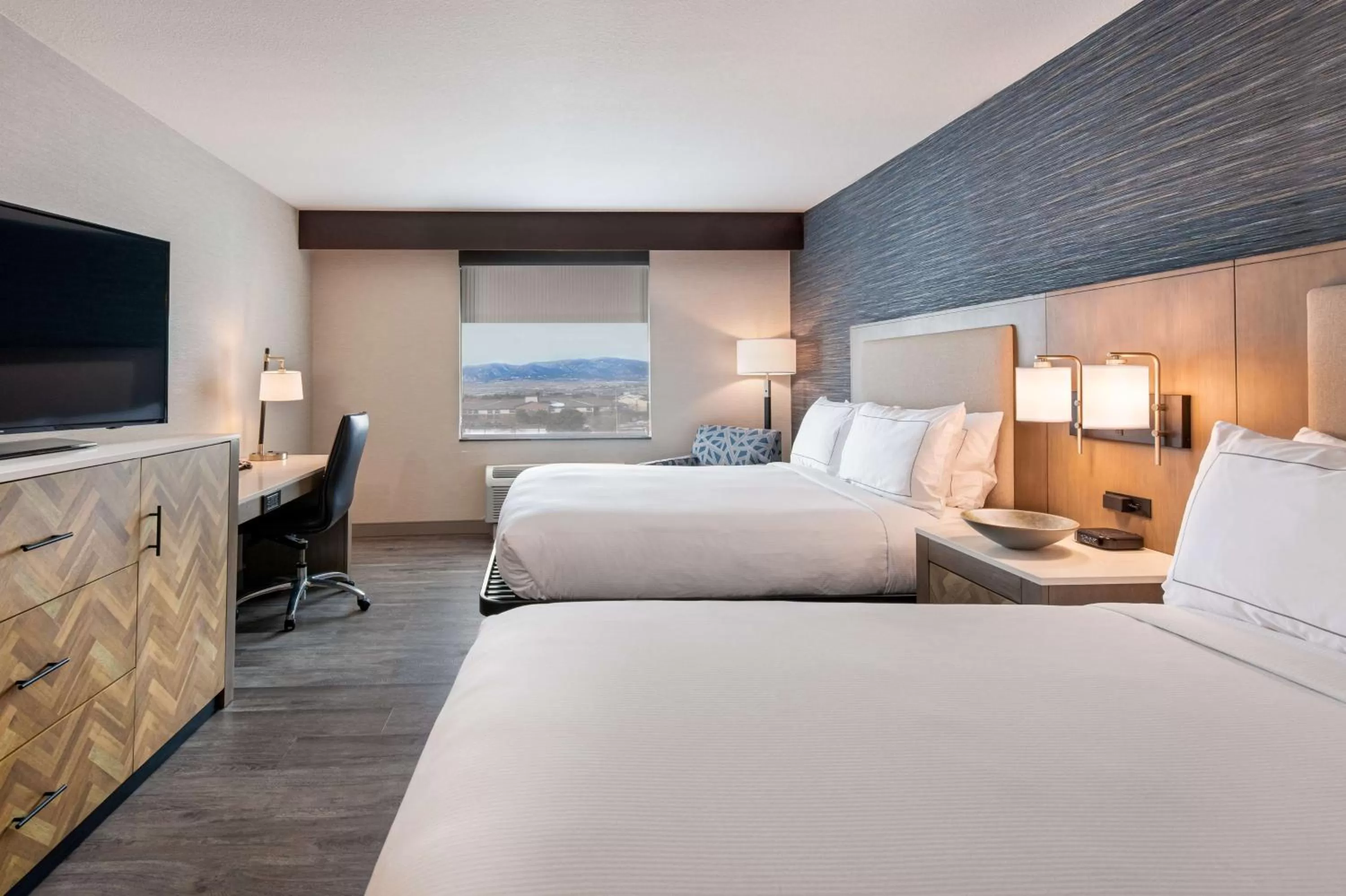 Bed in DoubleTree by Hilton Hotel Denver - Thornton