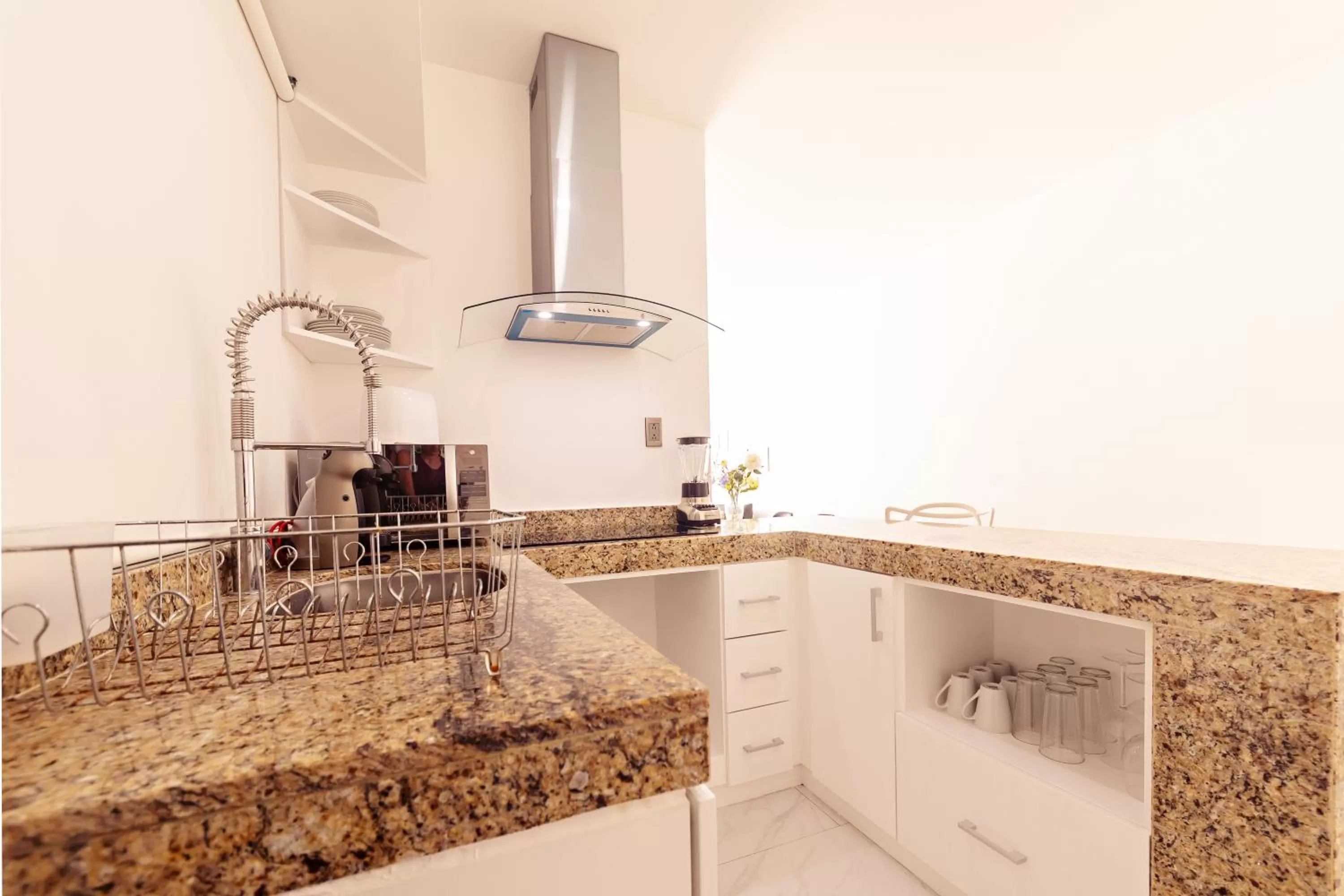 Kitchen or kitchenette in Mararena Family Apartments & Long Stay Living - Steps from 5th Avenue