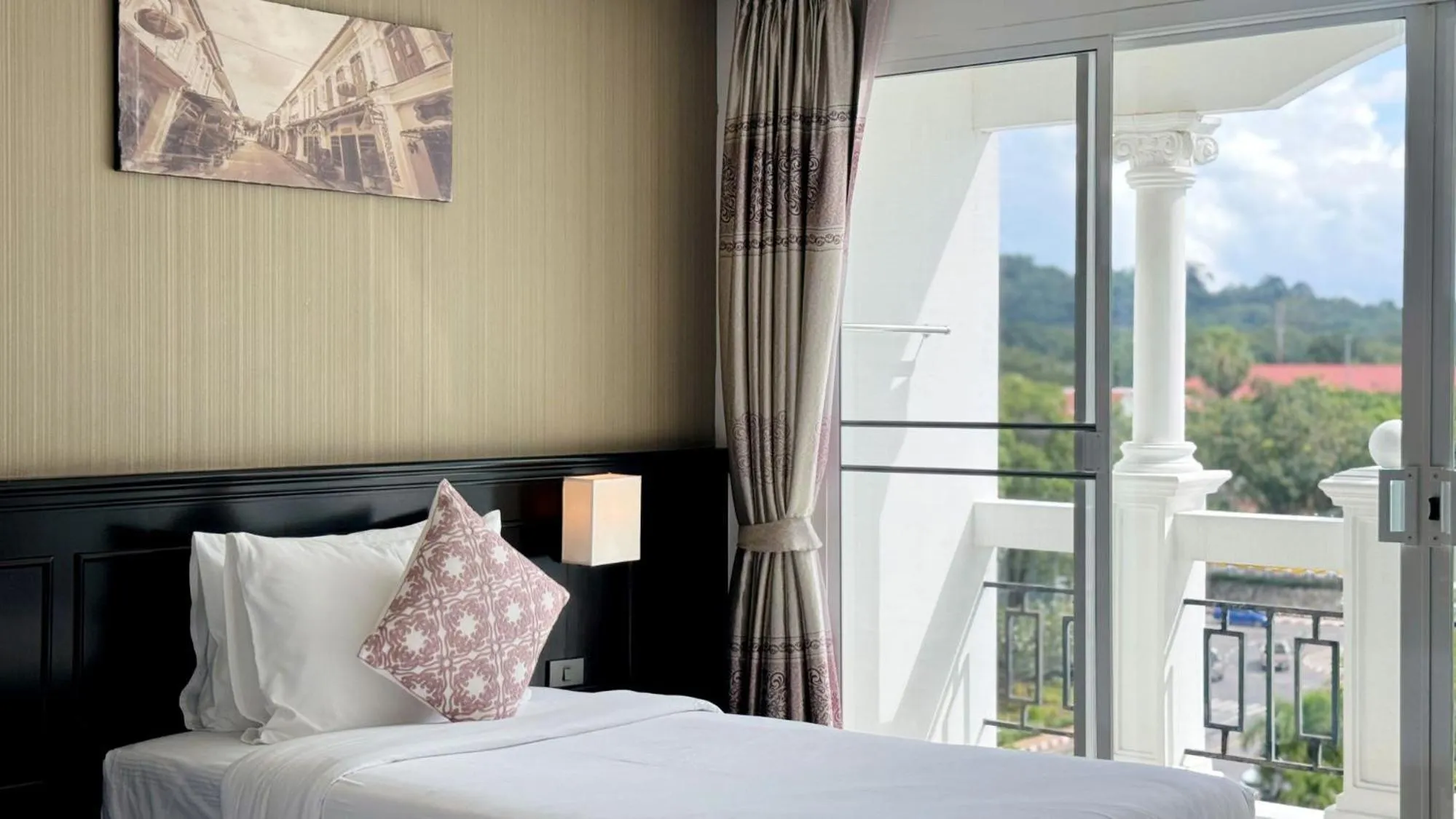 Bed in Grand Supicha City Hotel