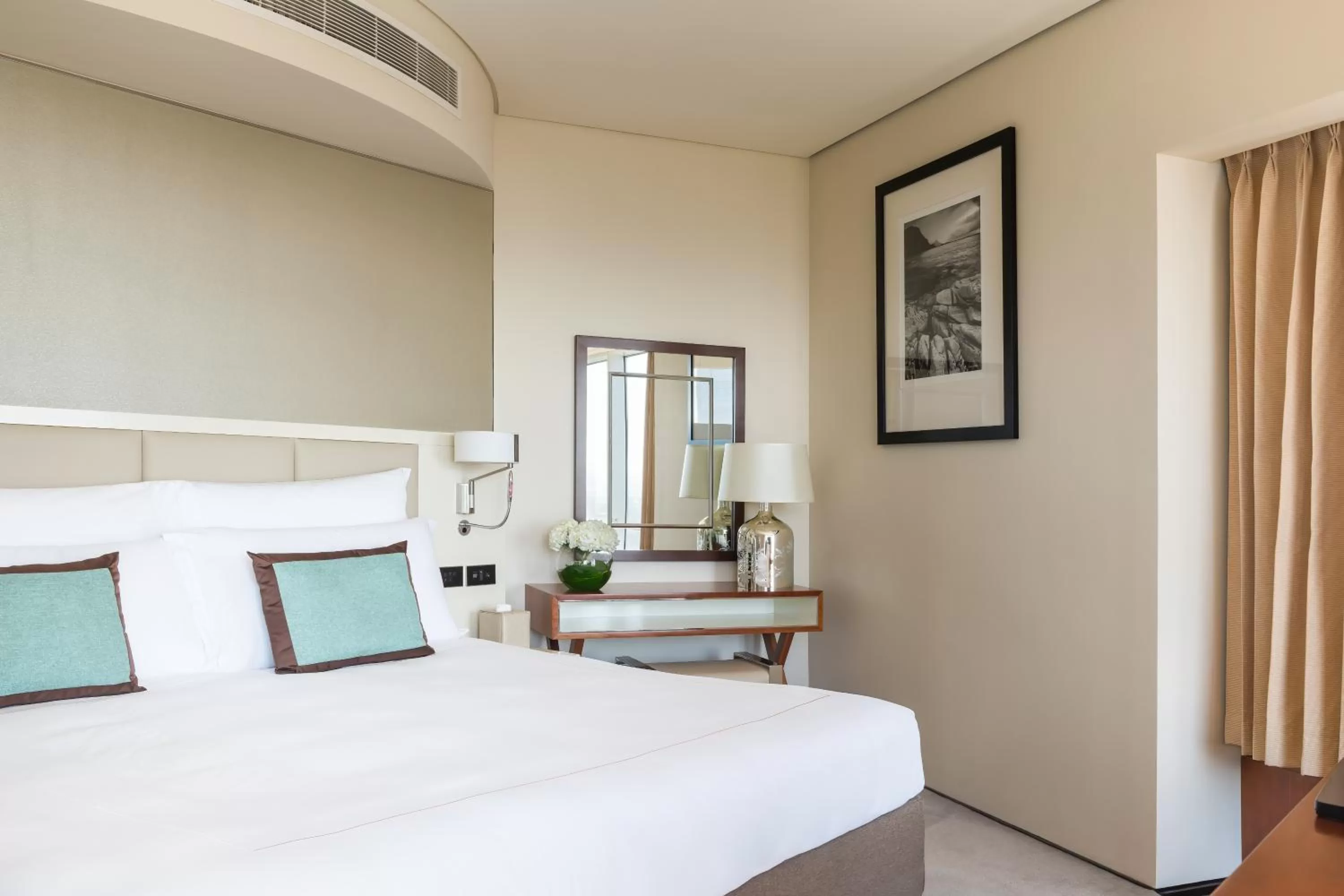 Bed in Jumeirah Emirates Towers