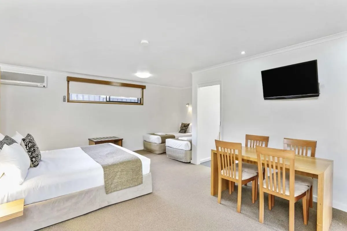 Queen Room in Botanical Hamilton