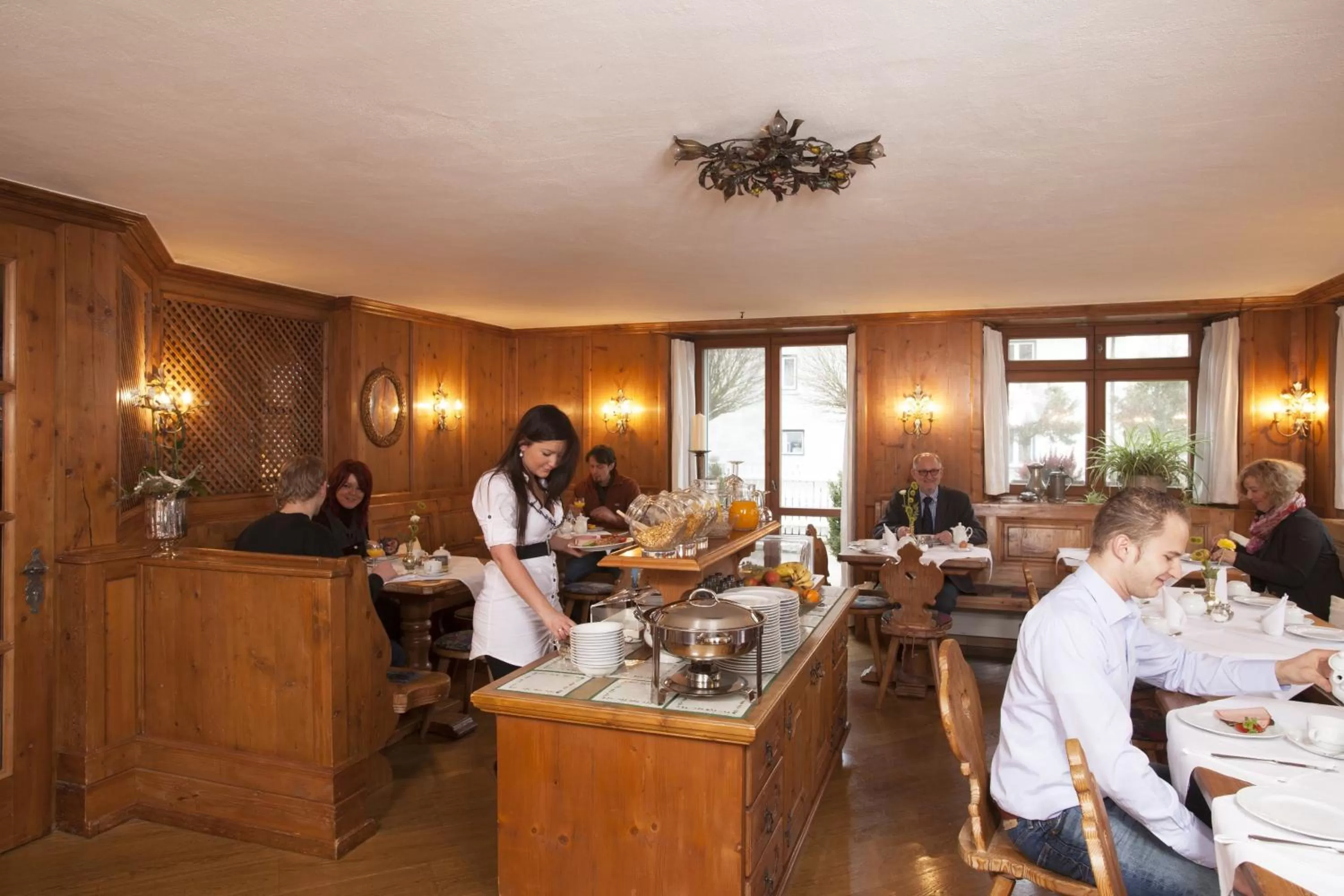 Restaurant/places to eat in Am Zehntstadl Hotel & Sauna