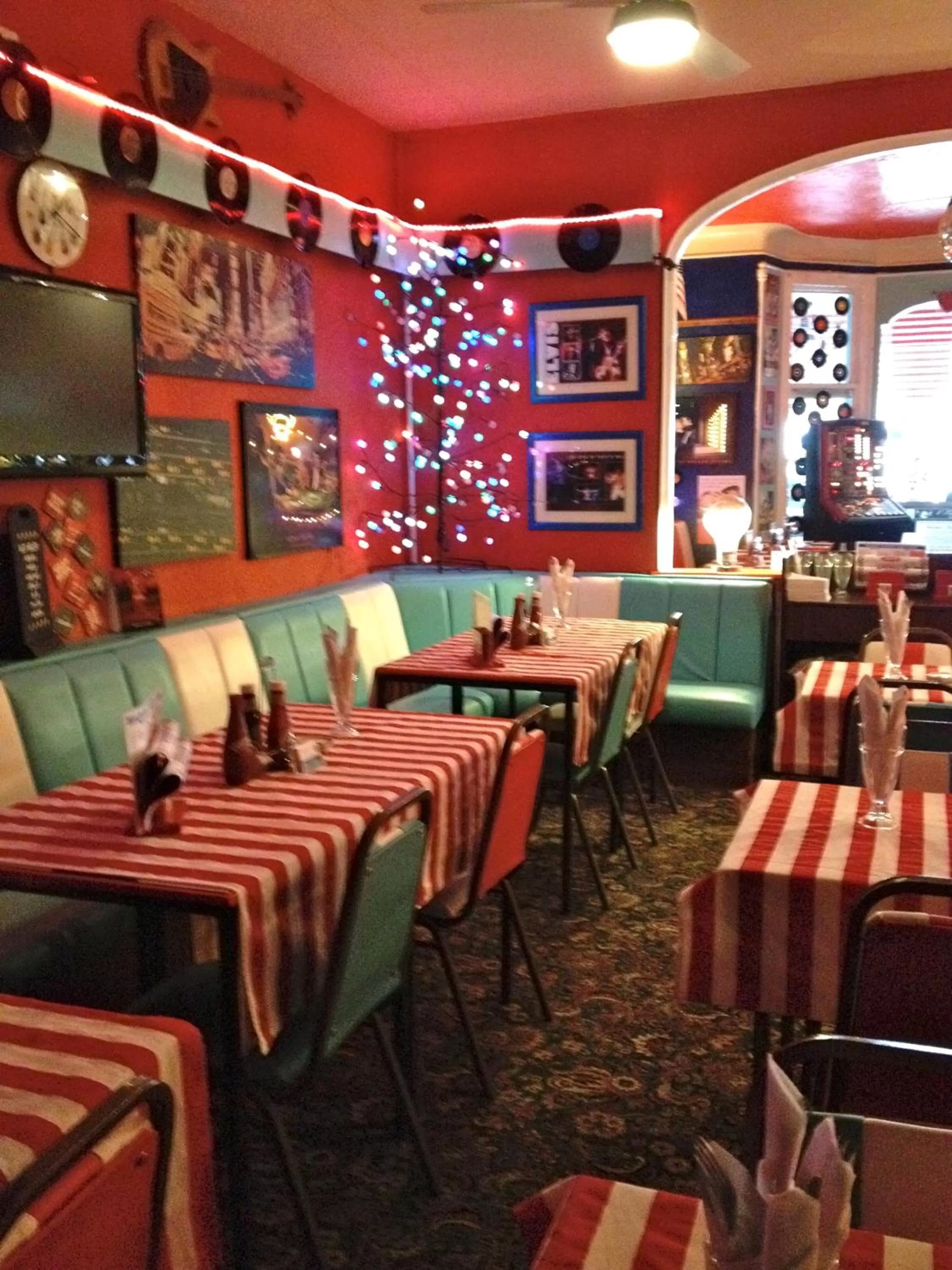 Restaurant/places to eat in Charlton Aparthotel