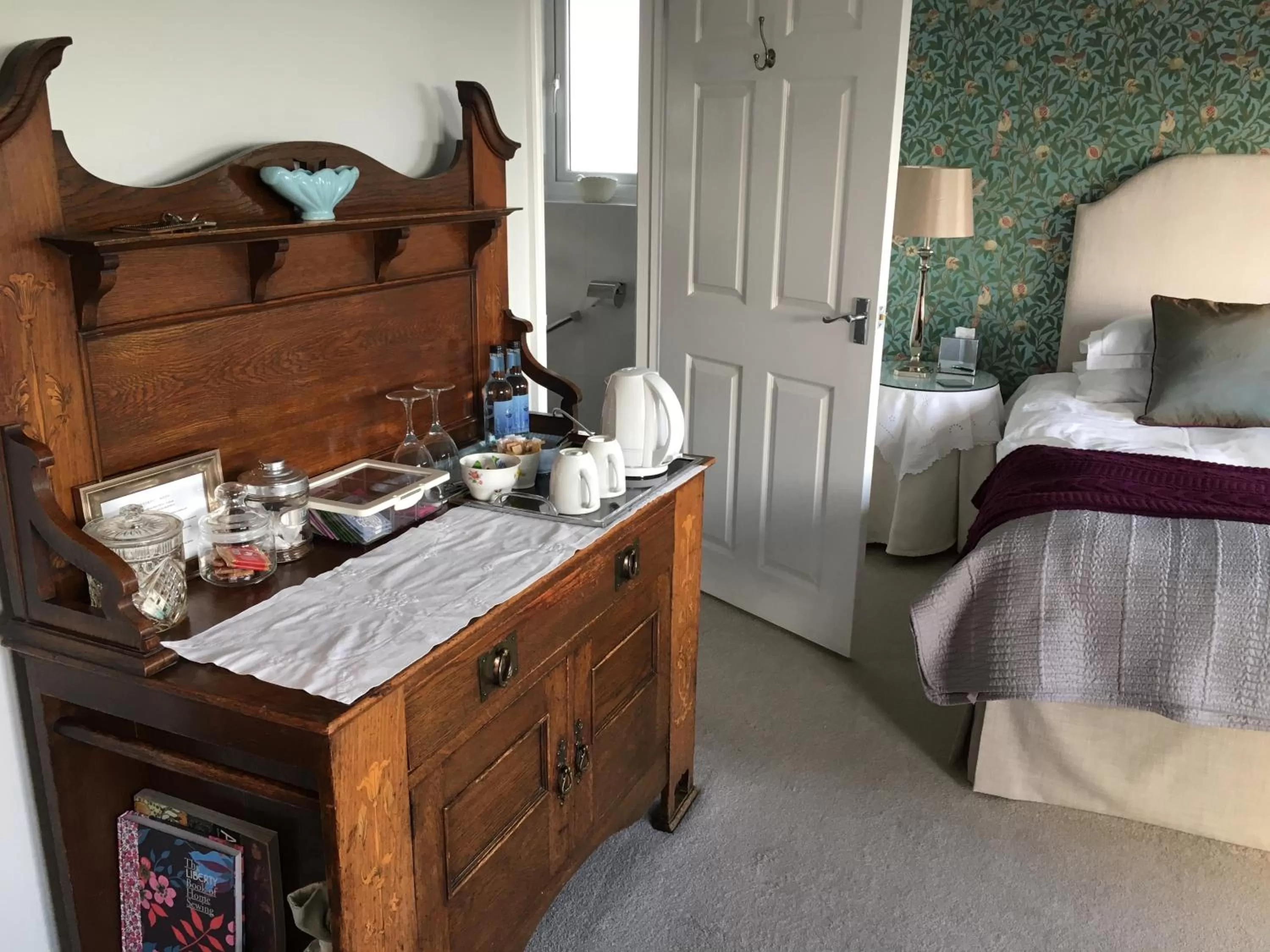 Bed in Gower View Luxury Bed & Breakfast