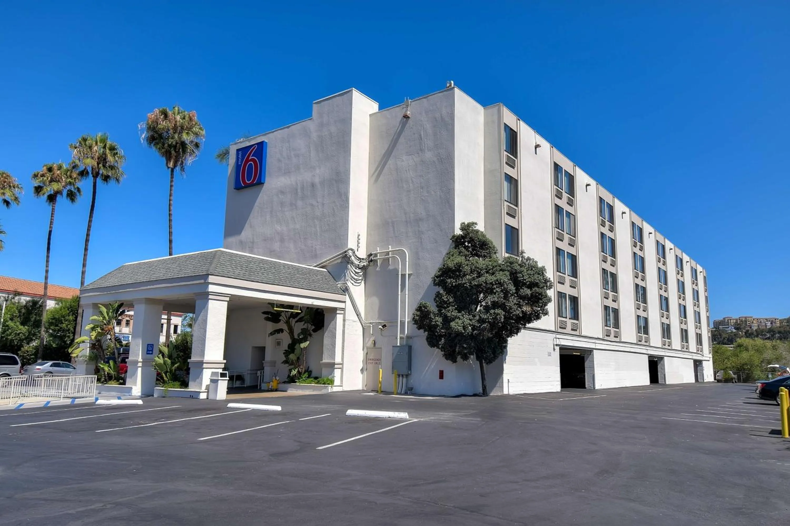 Property building in Motel 6-San Diego, CA - Hotel Circle - Mission Valley