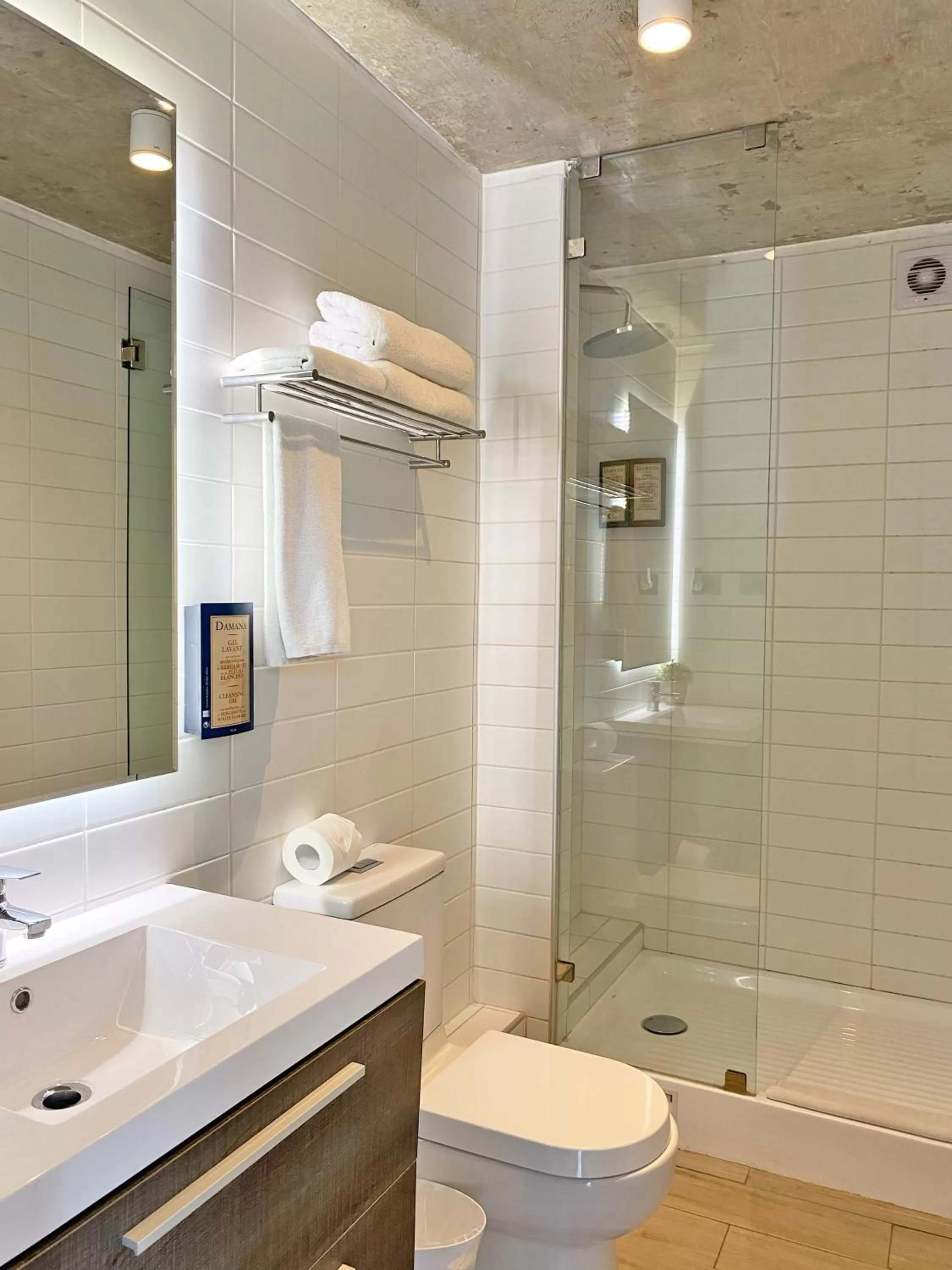 Shower in hUB Providencia