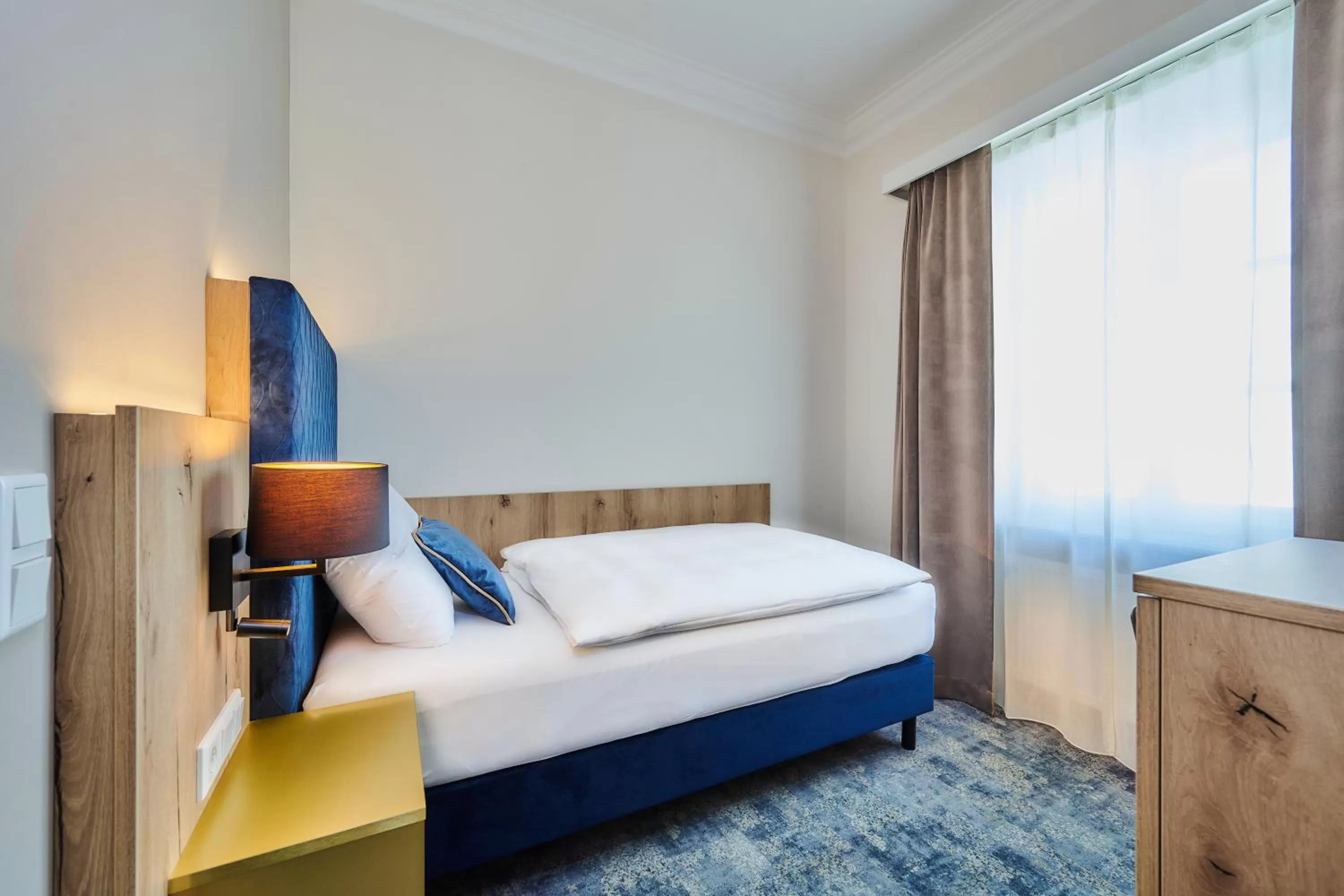 Photo of the whole room, Bed in Hotel Zur Post Altötting