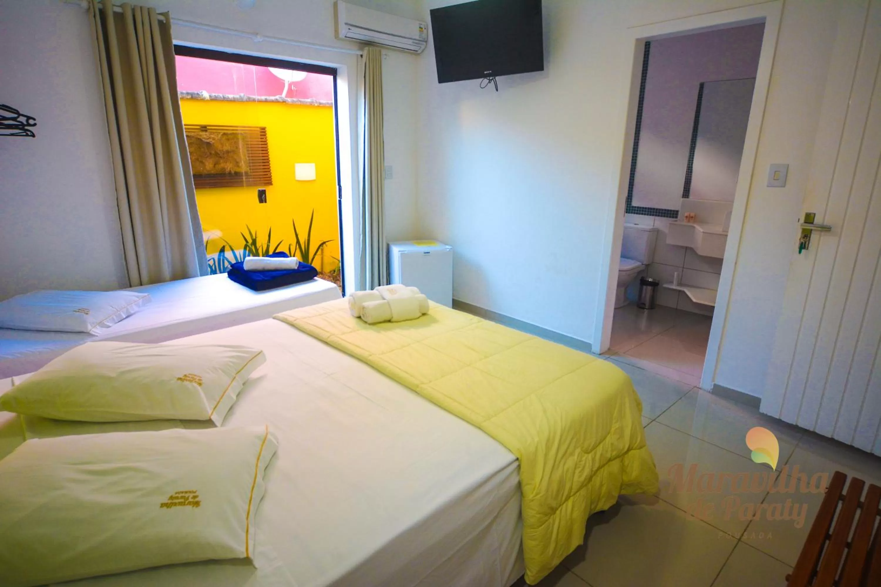 Photo of the whole room, Bed in Pousada Maravilha de Paraty