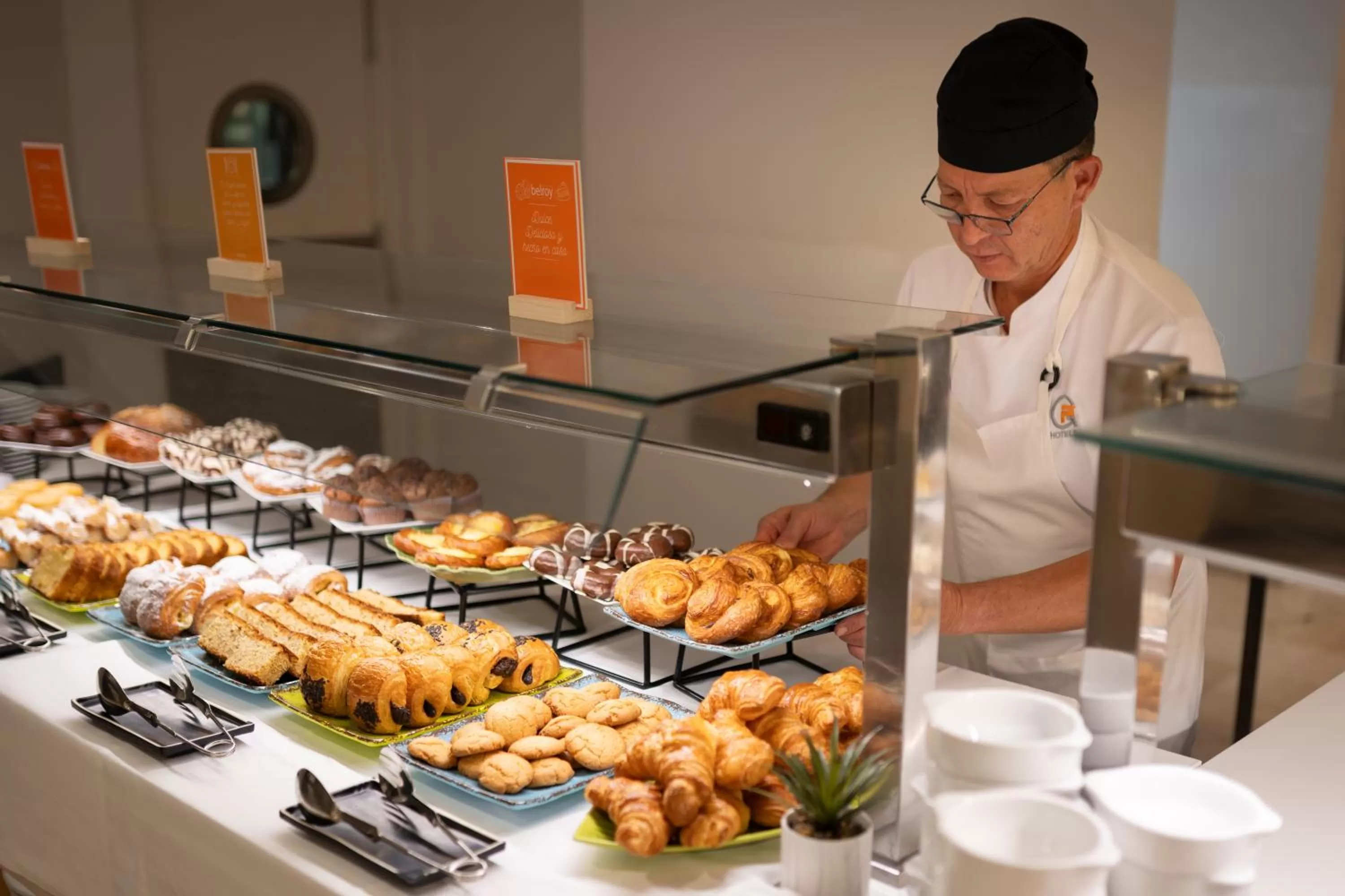 Buffet breakfast in Climia Belroy 4 Sup