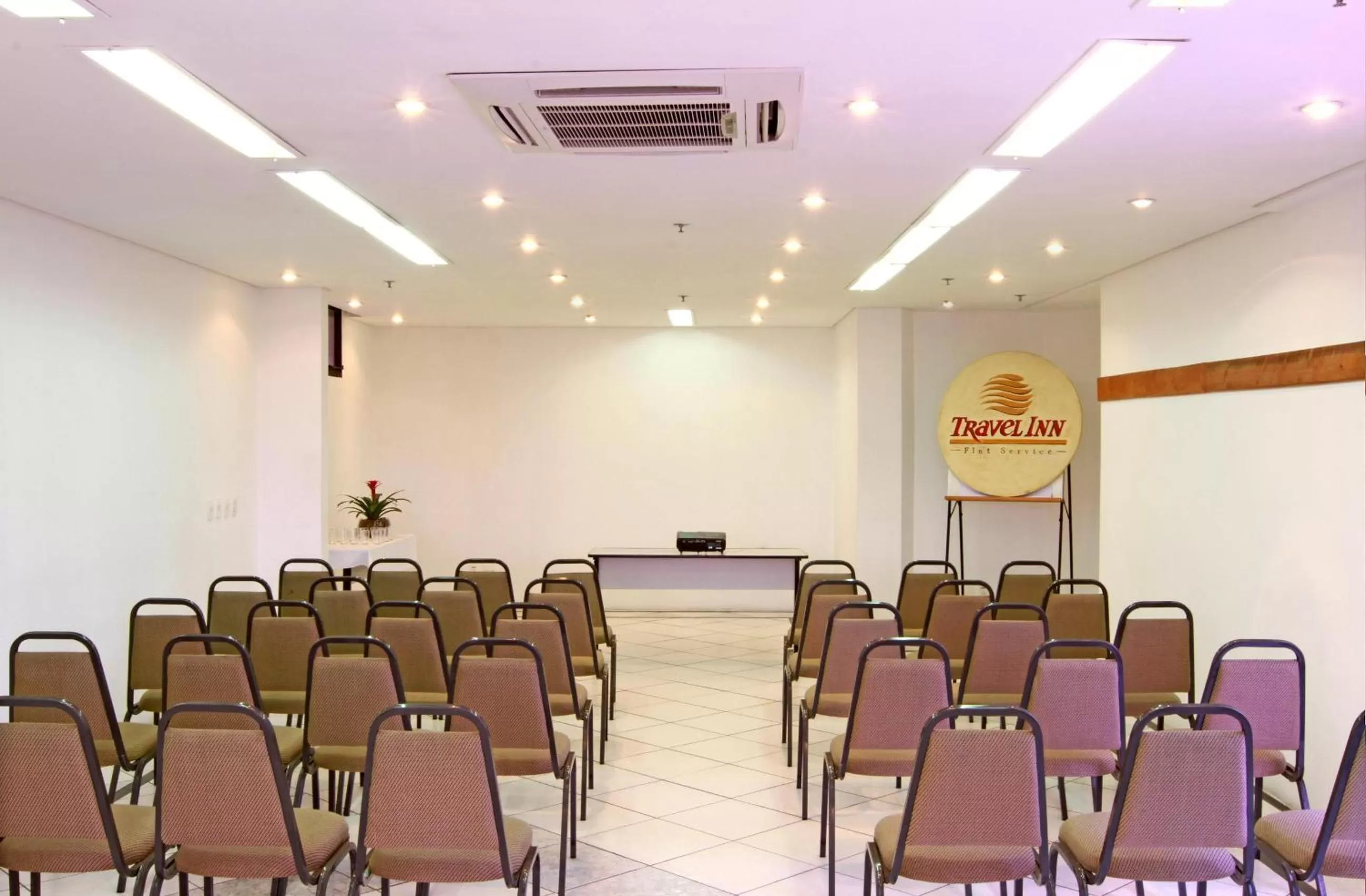 Business facilities in Travel Inn Saint Charles