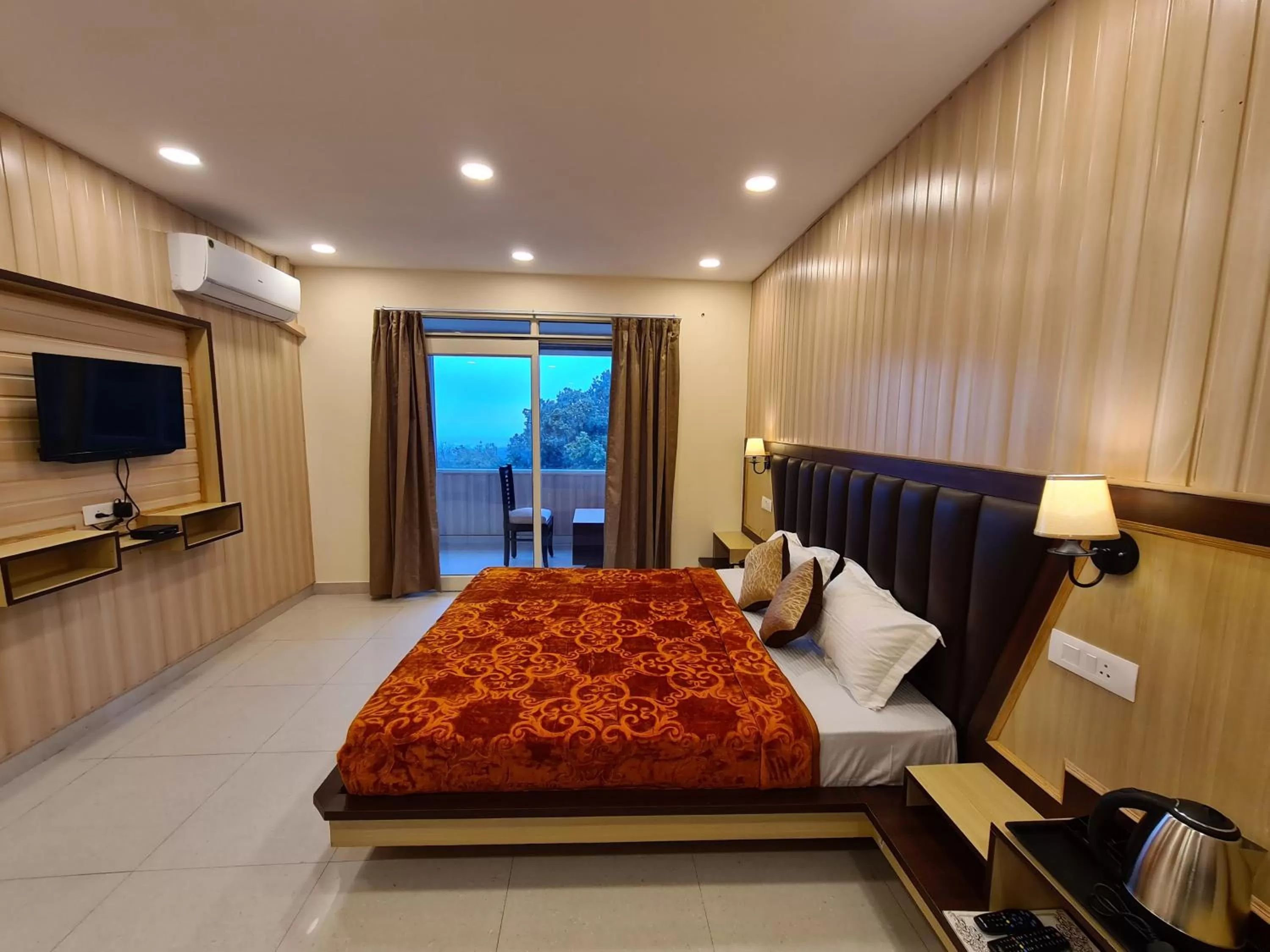 View (from property/room), Bed in Hotel Rajpur Heights