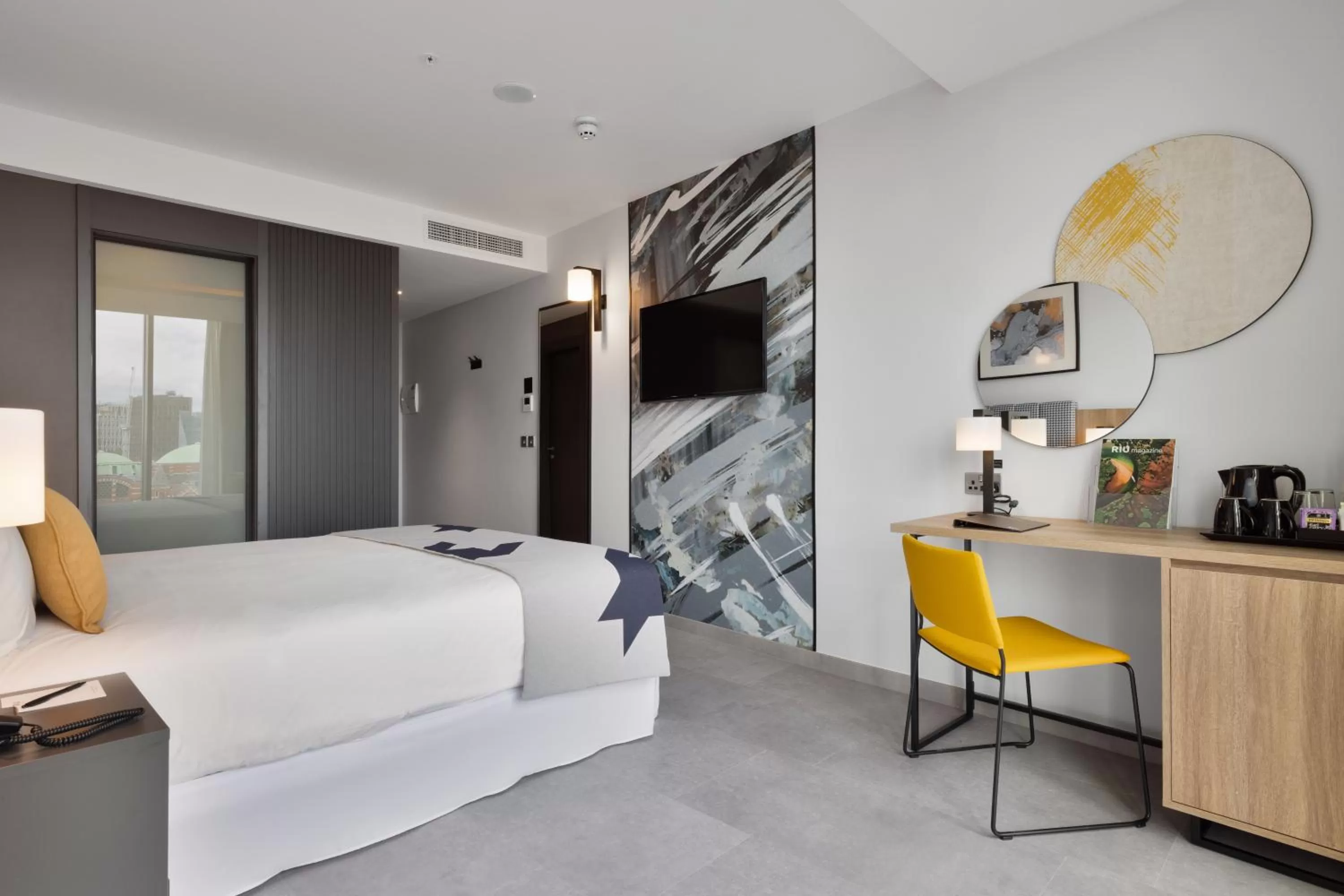 TV and multimedia, Bed in Riu Plaza London Victoria