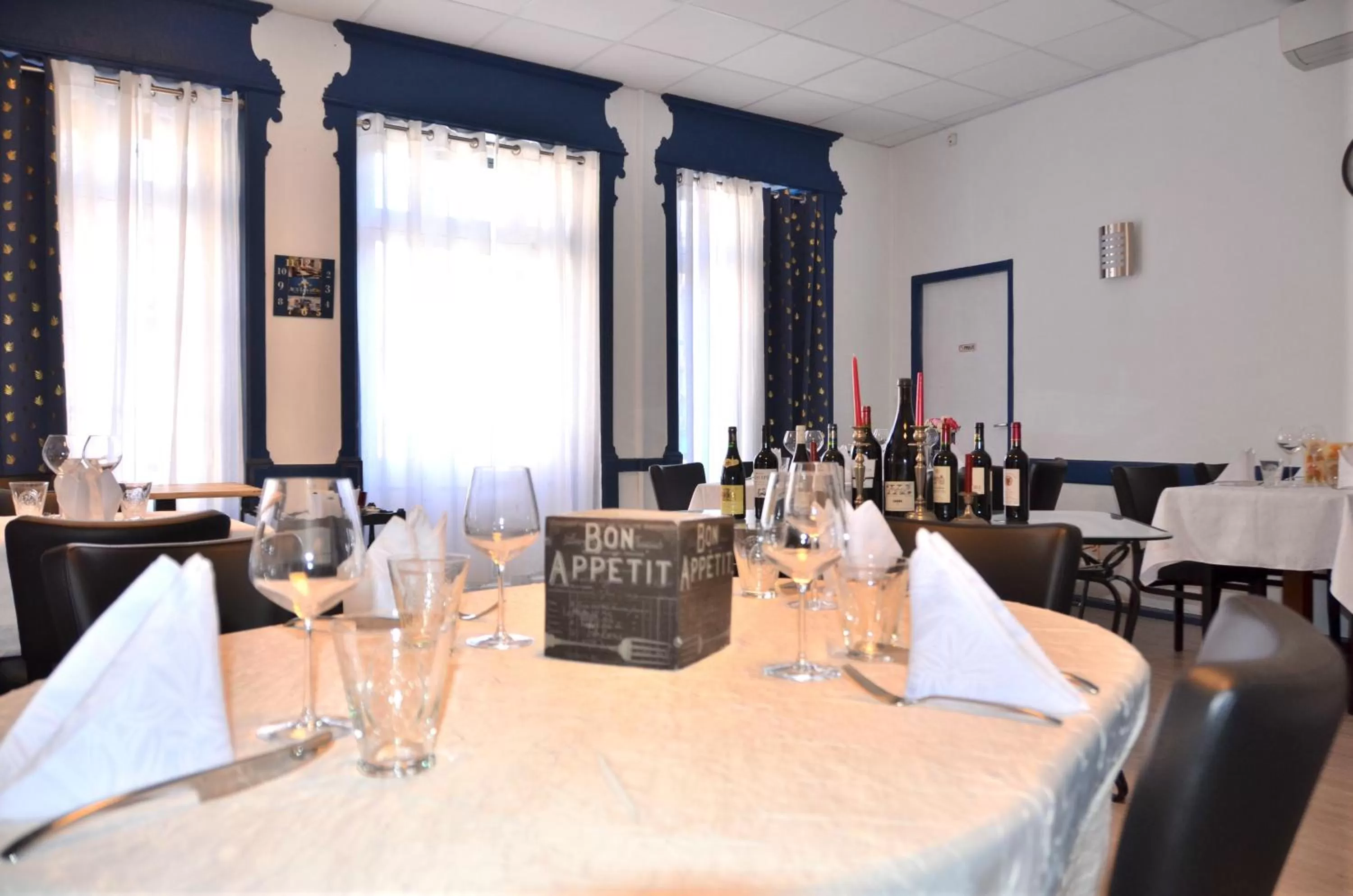 Restaurant/Places to Eat in Aux Lys d'Or