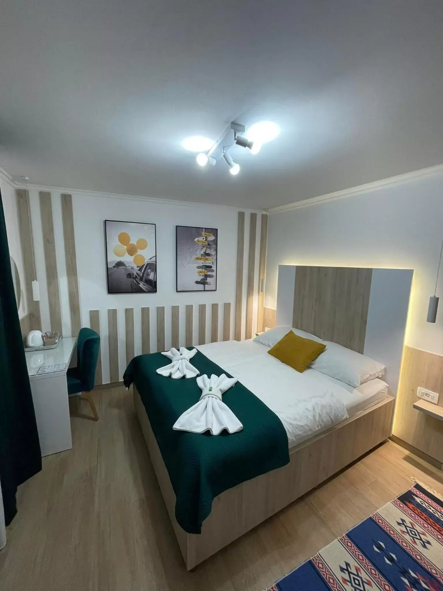 Queen Room with Balcony in Hotel - Villa Lejla Queen Room with Balcony in Hotel - Villa Lejla