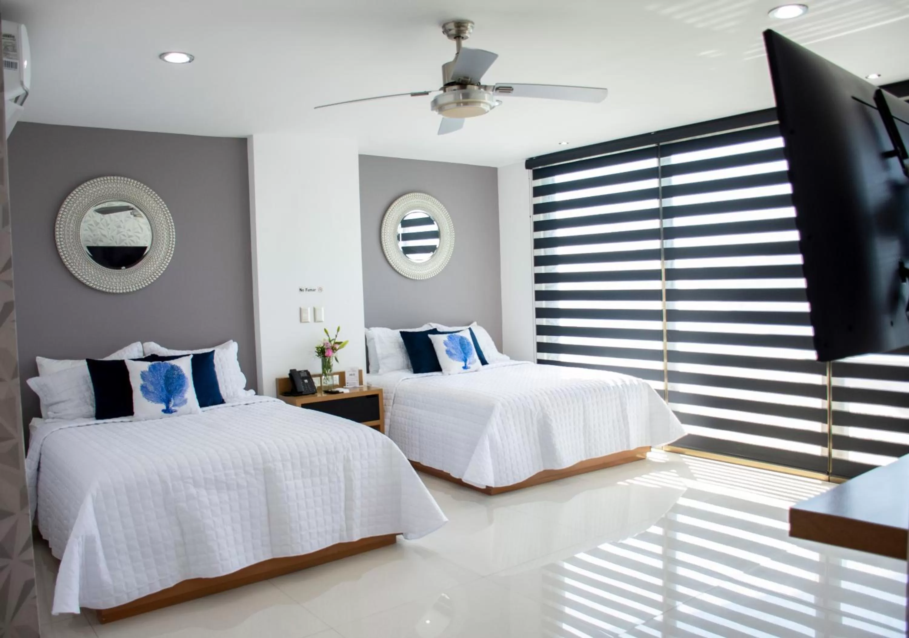 Quadruple Room with Sea View in Hotel Tramamoto Mazatlan