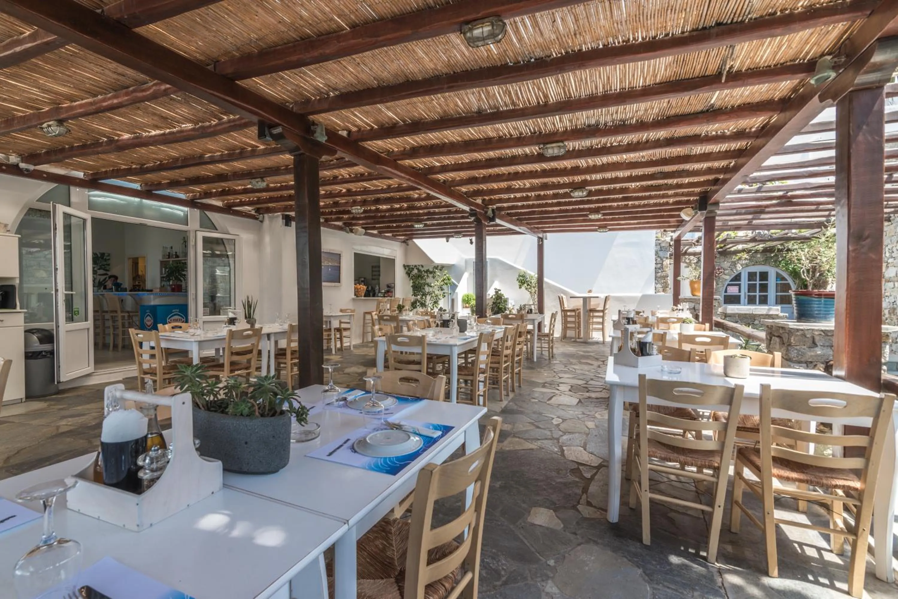 Restaurant/places to eat in Makis Place