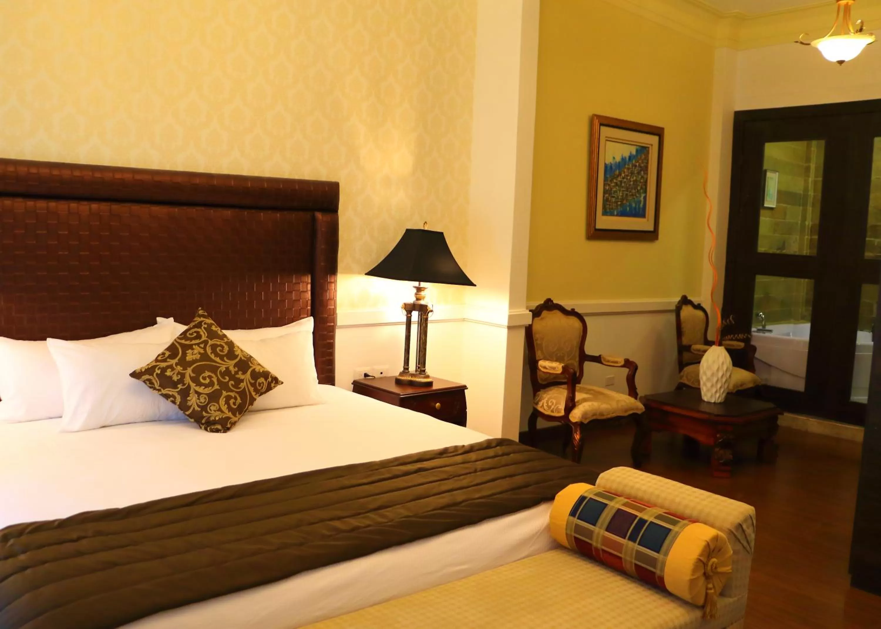 Photo of the whole room, Bed in Presidente Boutique