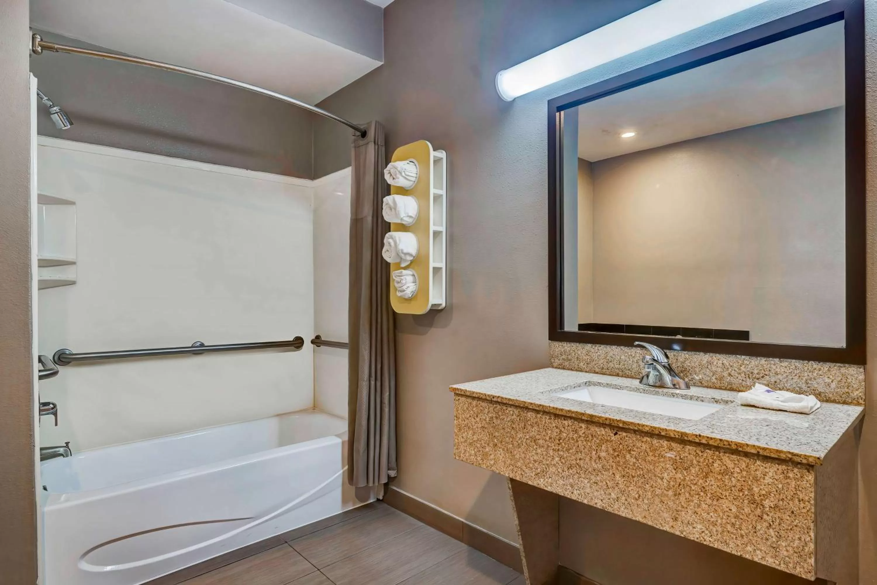 Bedroom in Motel 6-Mesquite, TX - Balch Springs