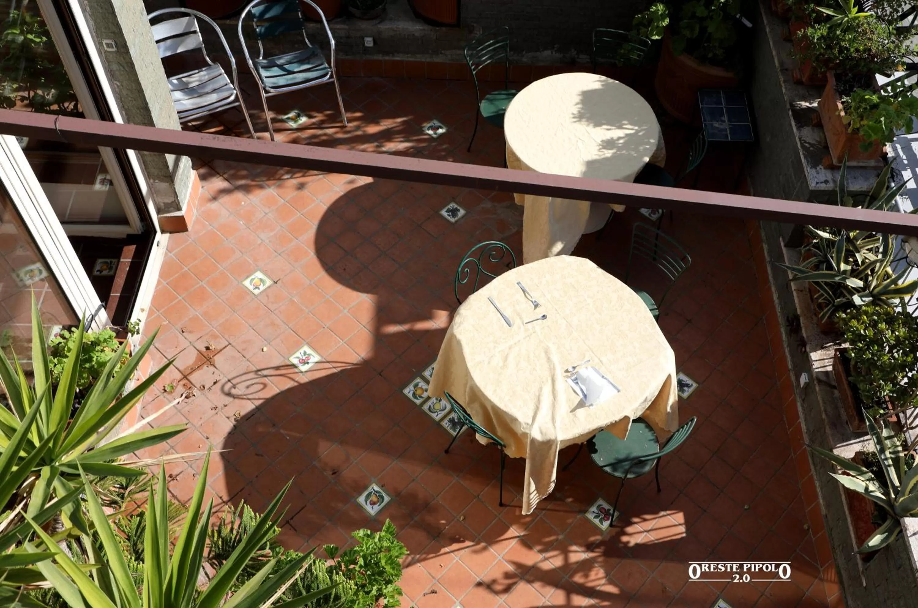 Restaurant/places to eat in Jazz Hotel