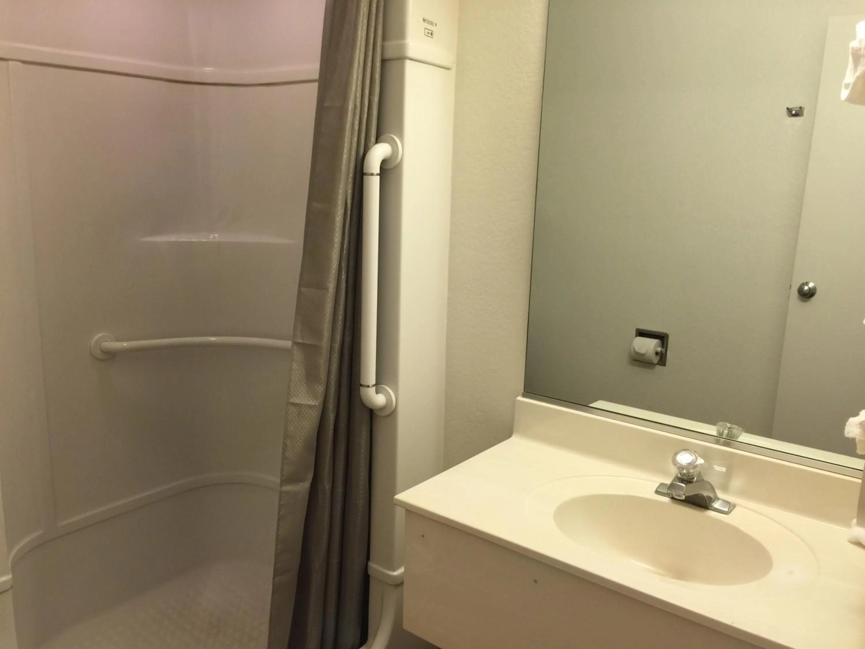 Bathroom in Motel 6-Yreka, CA