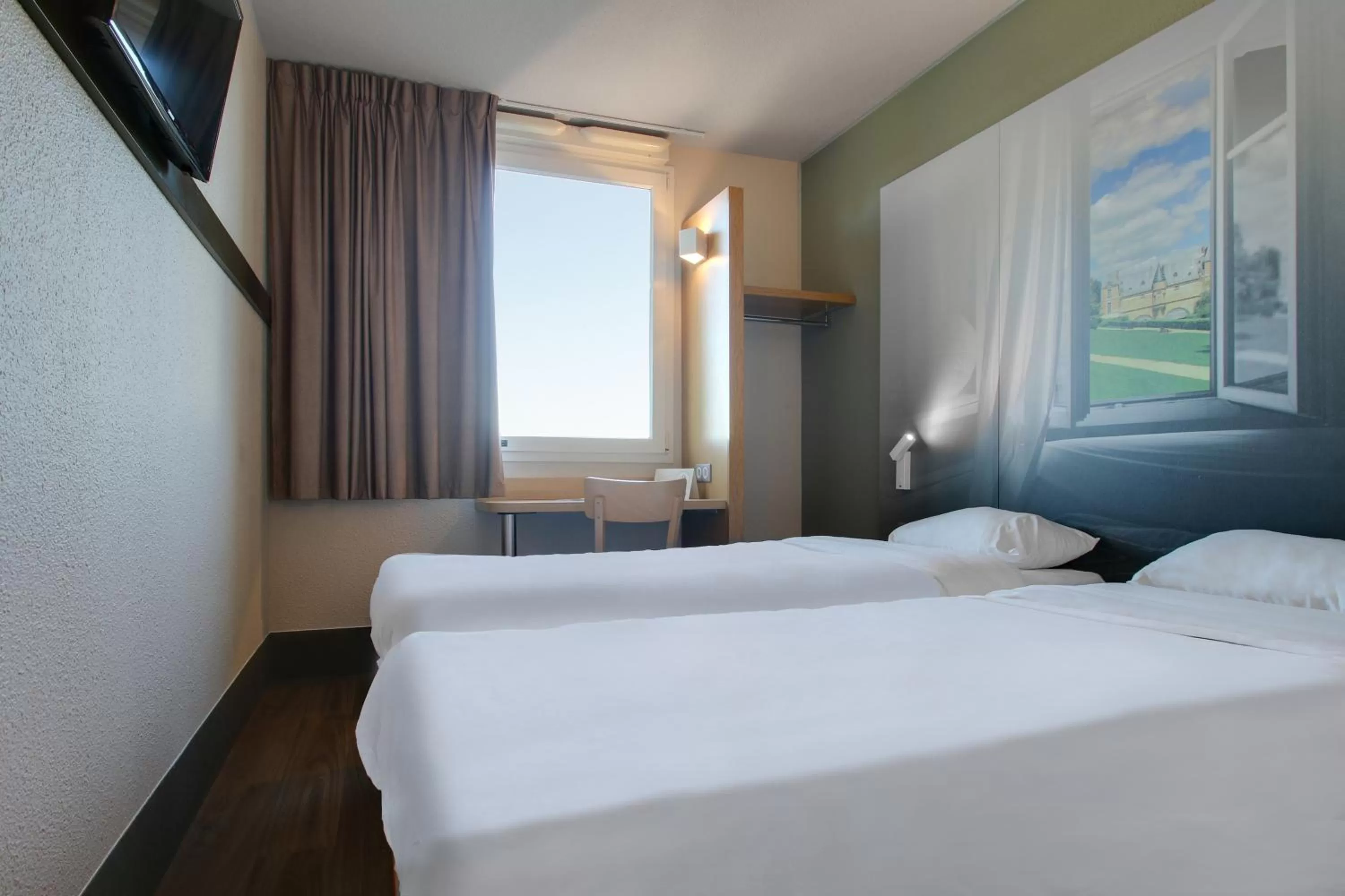 Bed in B&B HOTEL Châlons-en-Champagne