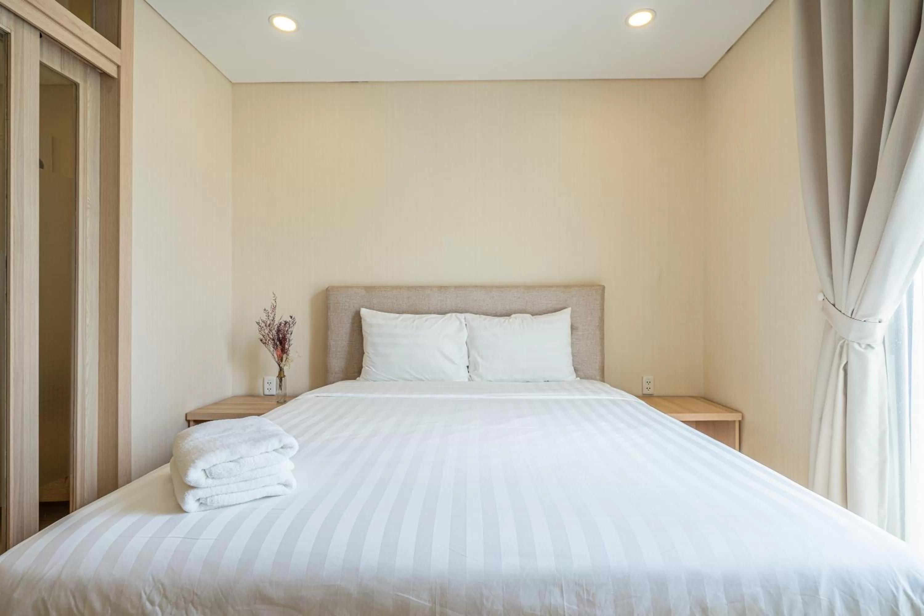 Bed in Luxy Park Hotel & Apartments - Notre Dame