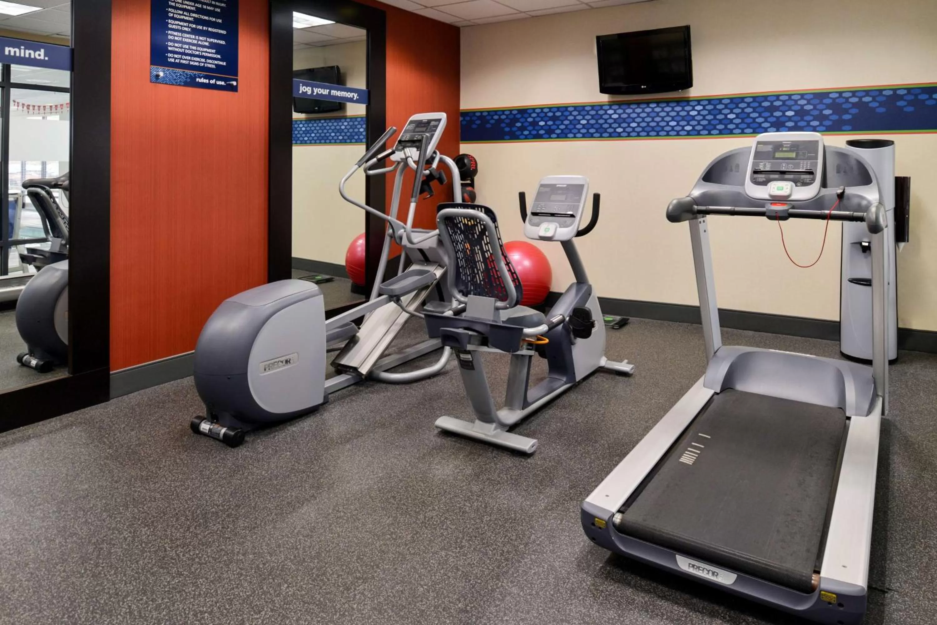 Fitness centre/facilities in Hampton Inn College Park