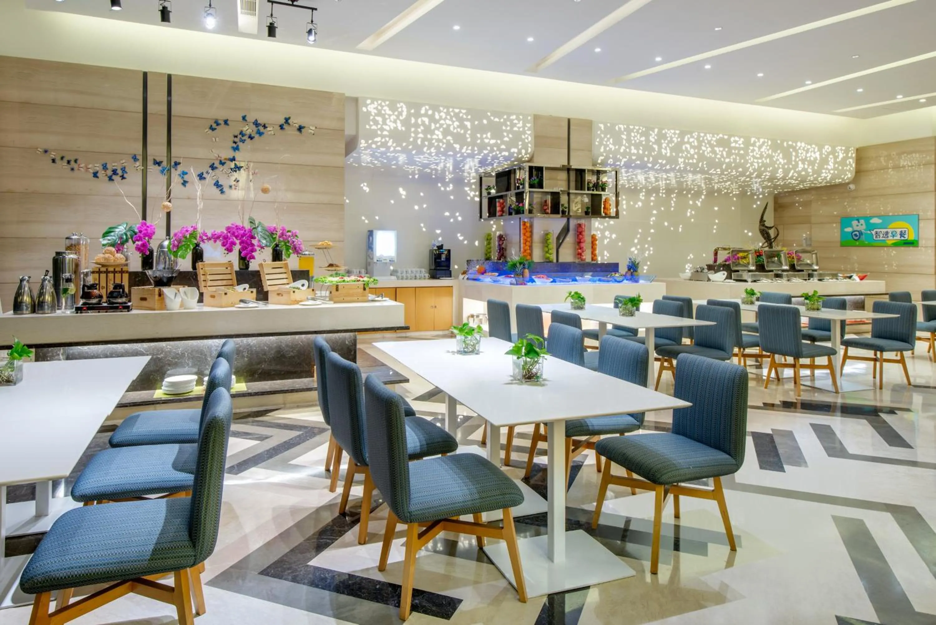 Breakfast in Holiday Inn Express Chengdu Huanhuaxi by IHG-Near Jinsha Site Musem,Near Wuhou Temple Museum,Welcome drinks,Free gym,Free self-service laundry