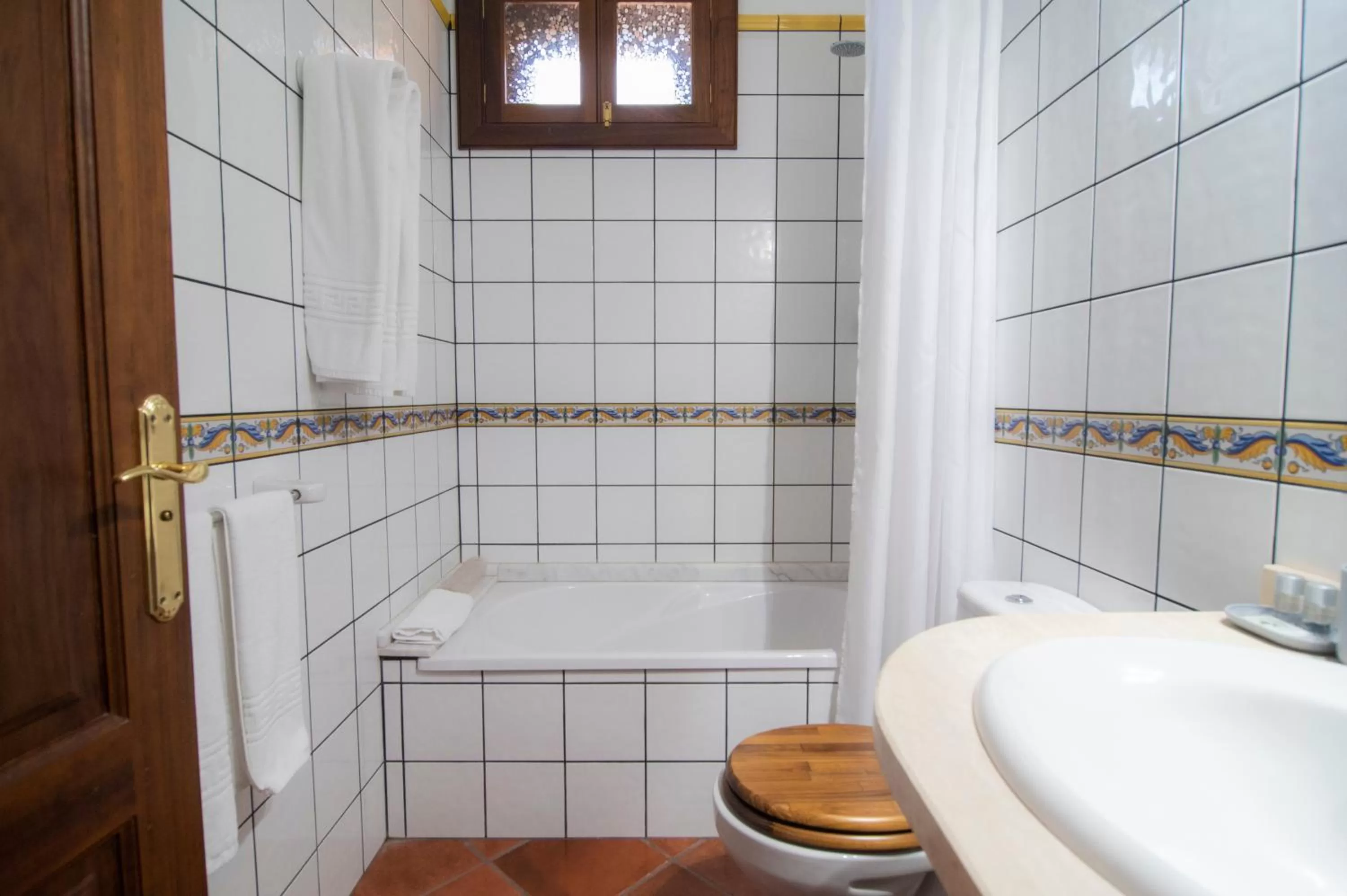 Bathroom in Hotel El Tejar & Spa