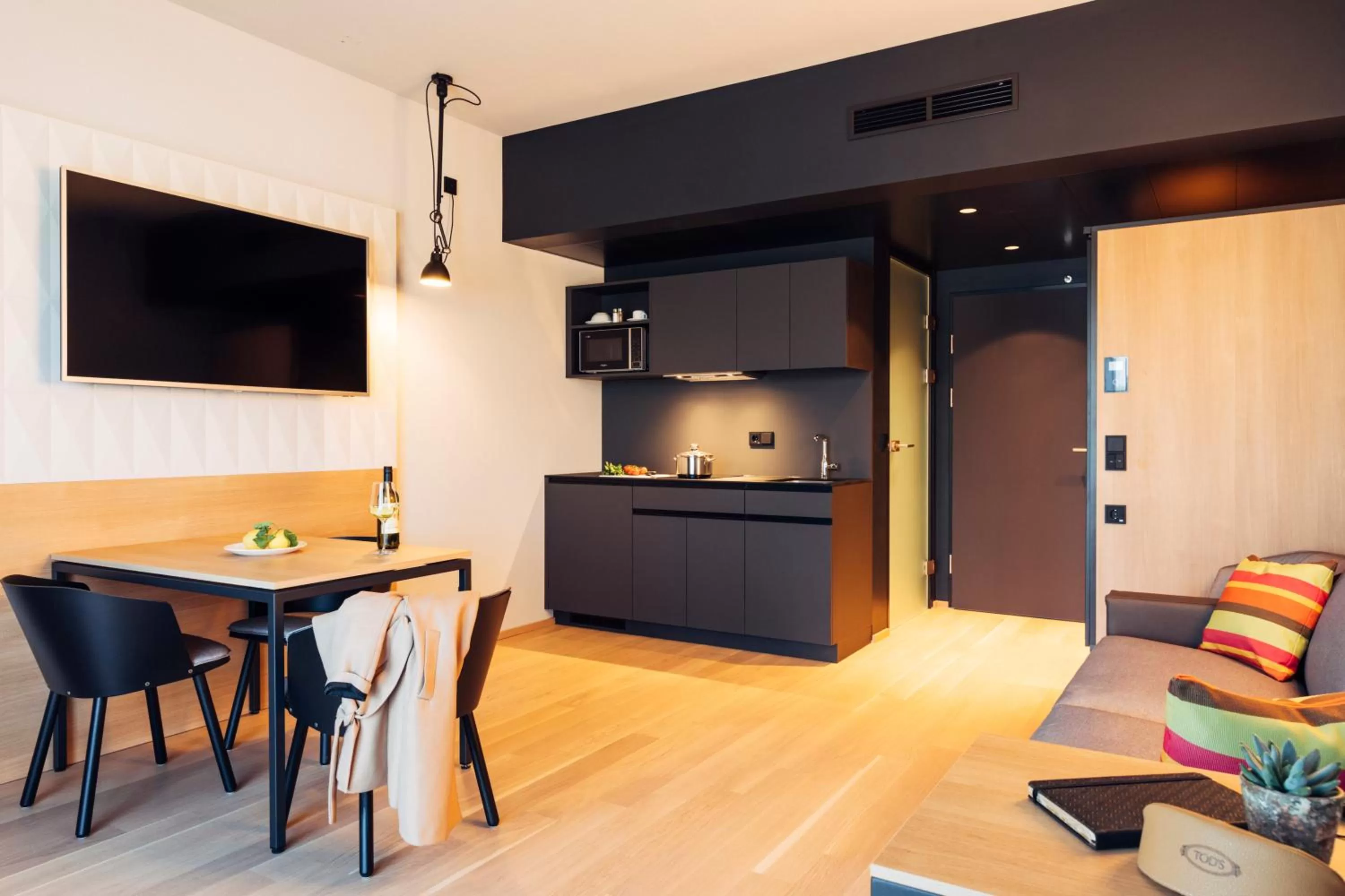 Kitchen or kitchenette in harry's home Steyr hotel & apartments