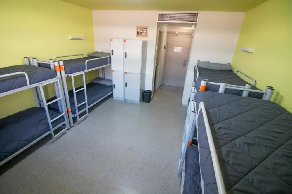 Family Room in Barcelona Pere Tarrés Youth Hostel Family Room in Barcelona Pere Tarrés Youth Hostel