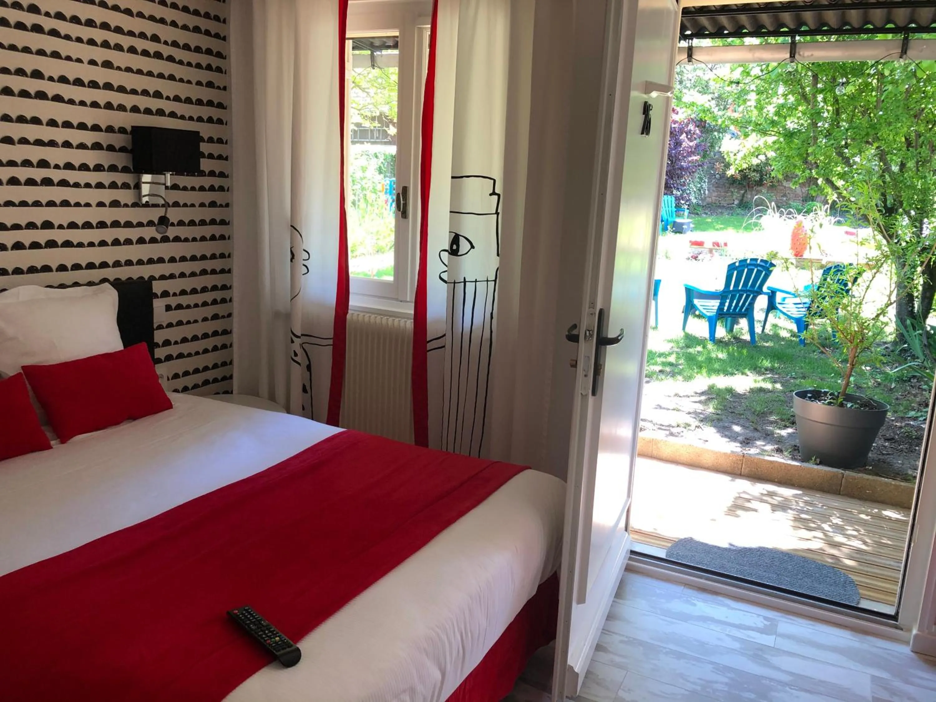 Garden, Bed in Hôtel Concorde