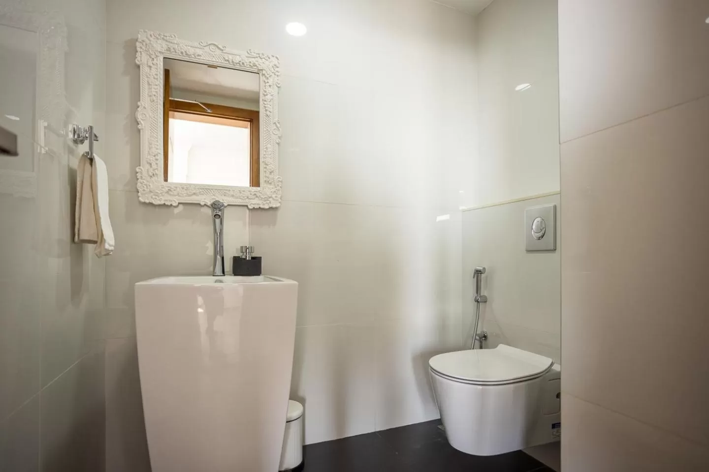 Toilet in HOTEL WHITE HOUSE, Munnar