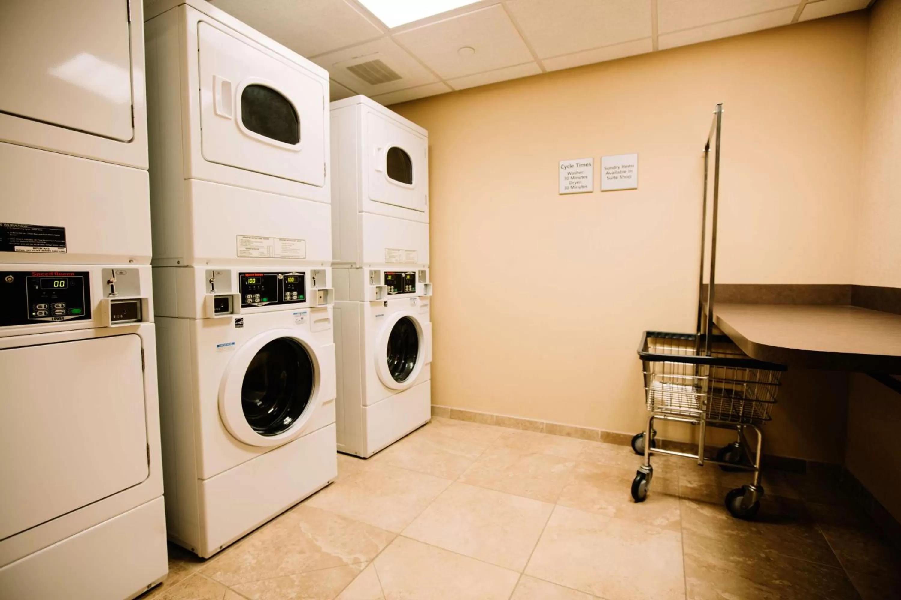 Property building in Hampton Inn & Suites Minot