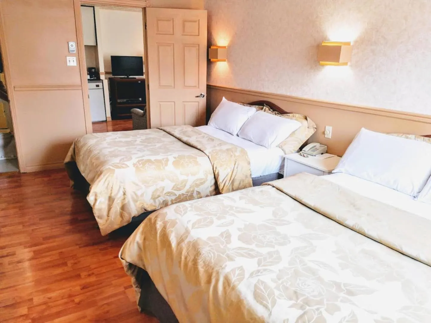 Bedroom, Bed in Hotel Motel La Marquise